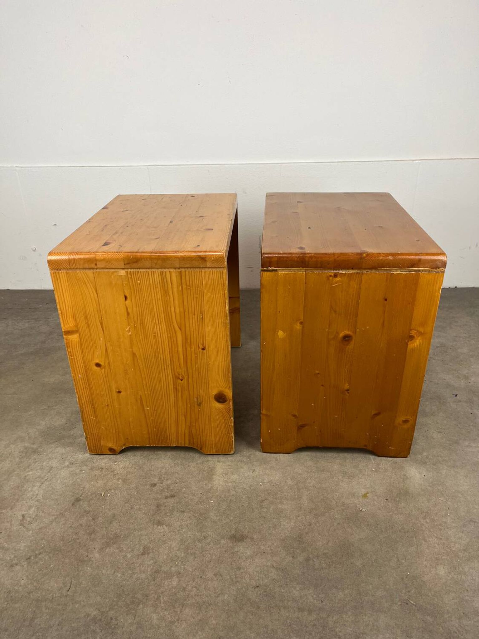 Pair of stools Les Arcs, Charlotte Perriand selection
