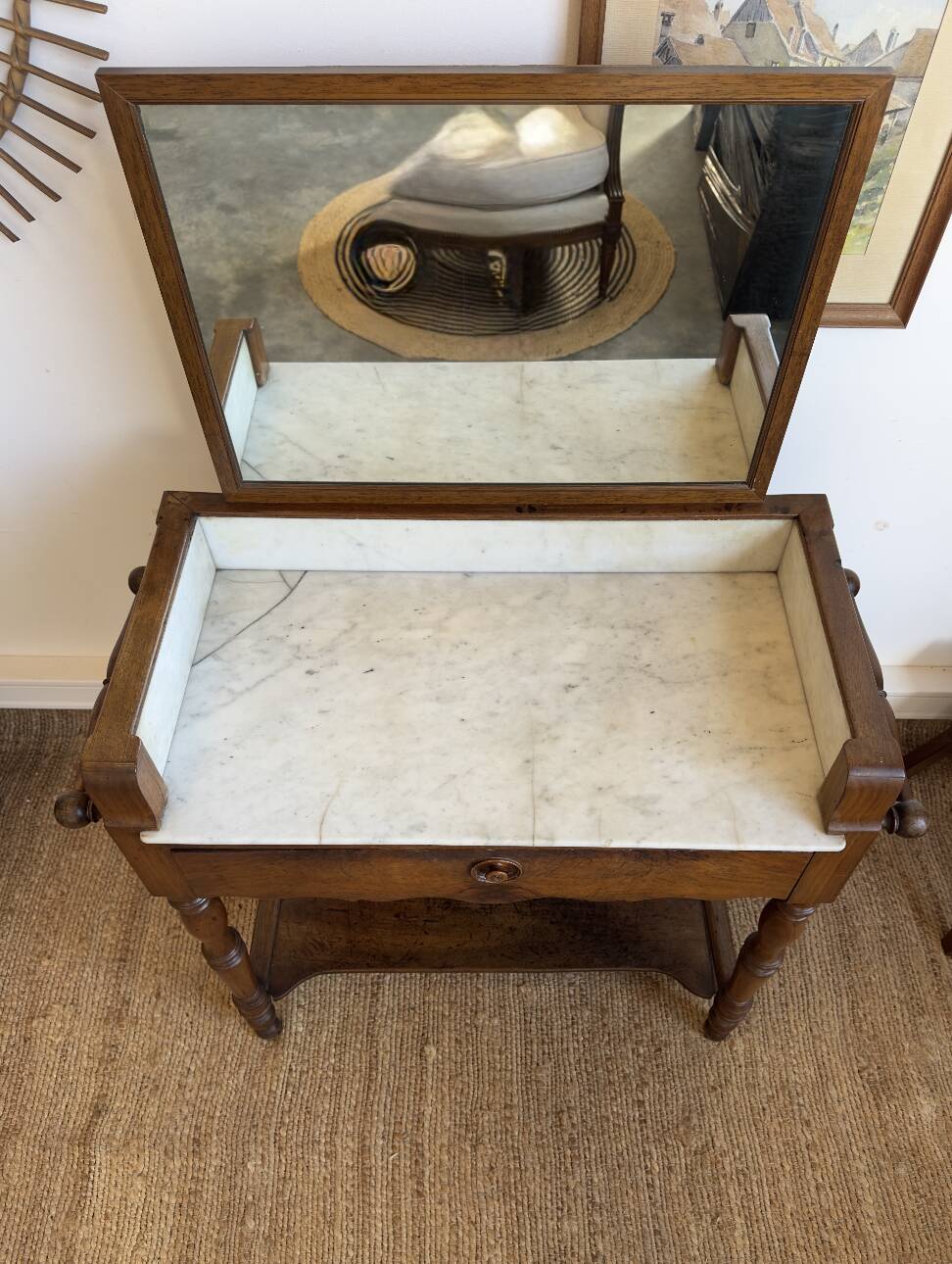 Meuble de toilette ancien avec marbre blanc et miroir