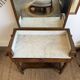 Meuble de toilette ancien avec marbre blanc et miroir