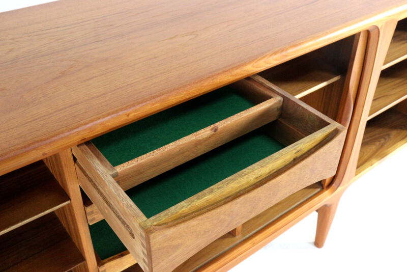 Johannes Andersen for Uldum sideboard model 19 - danish design - mid mod