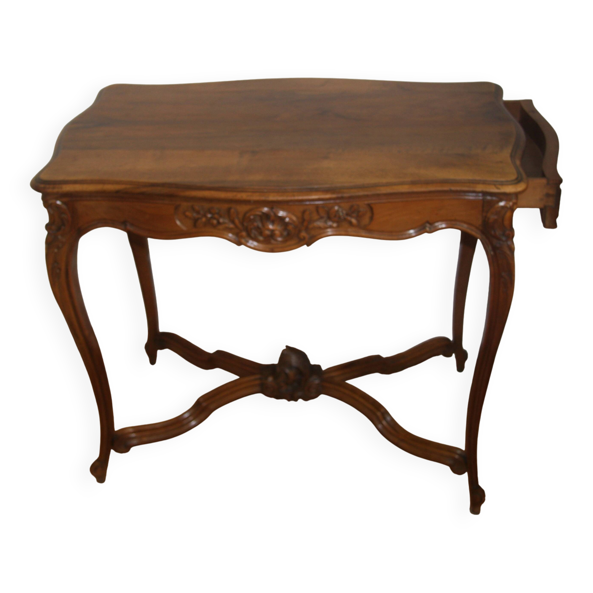 Table bureau et sa chaise de style Louis X.V. en noyer