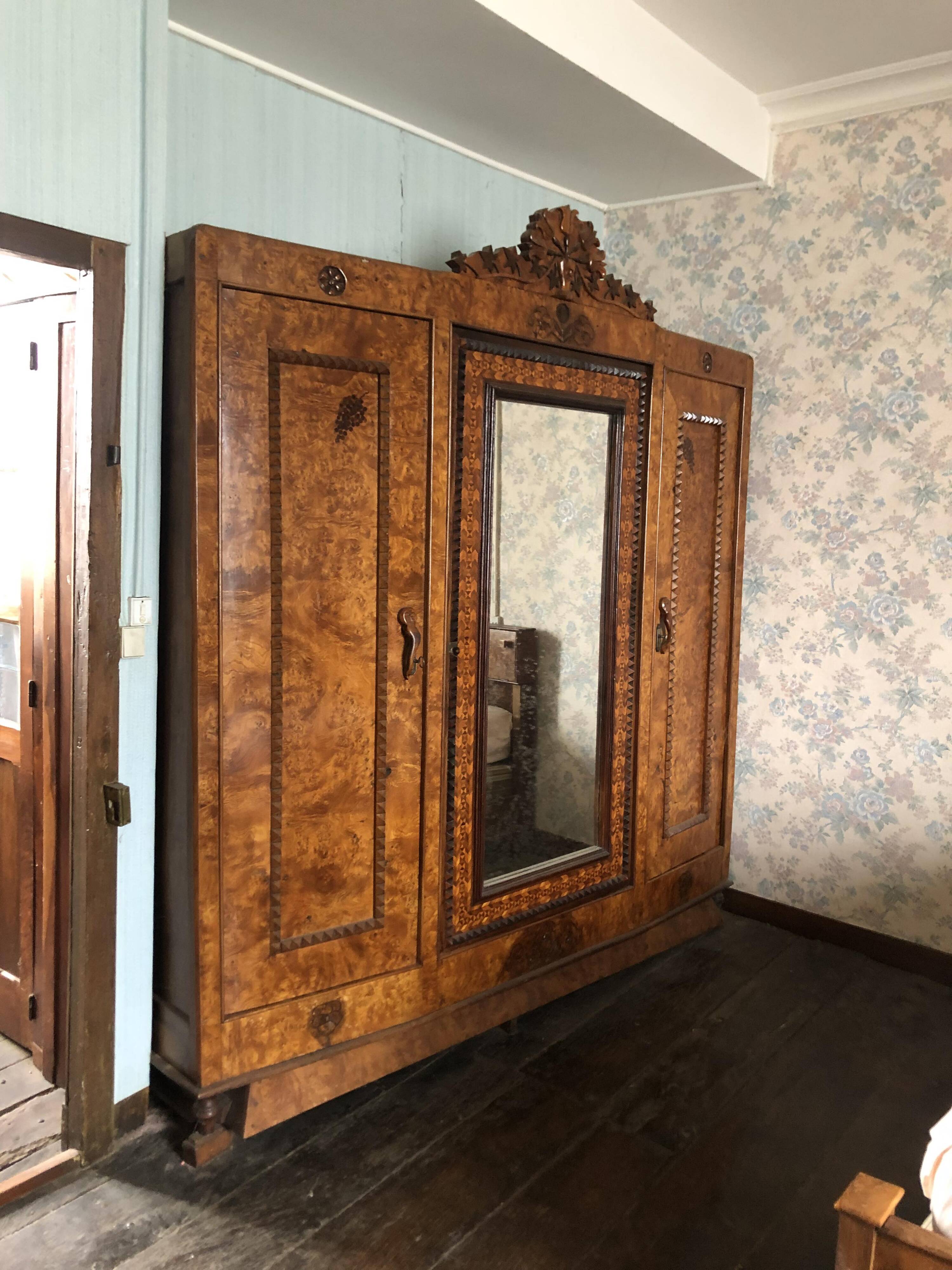 Unique model craftsman's cabinet, cabinetmaker's cabinet, 3-door cabinet, French marquetry furniture