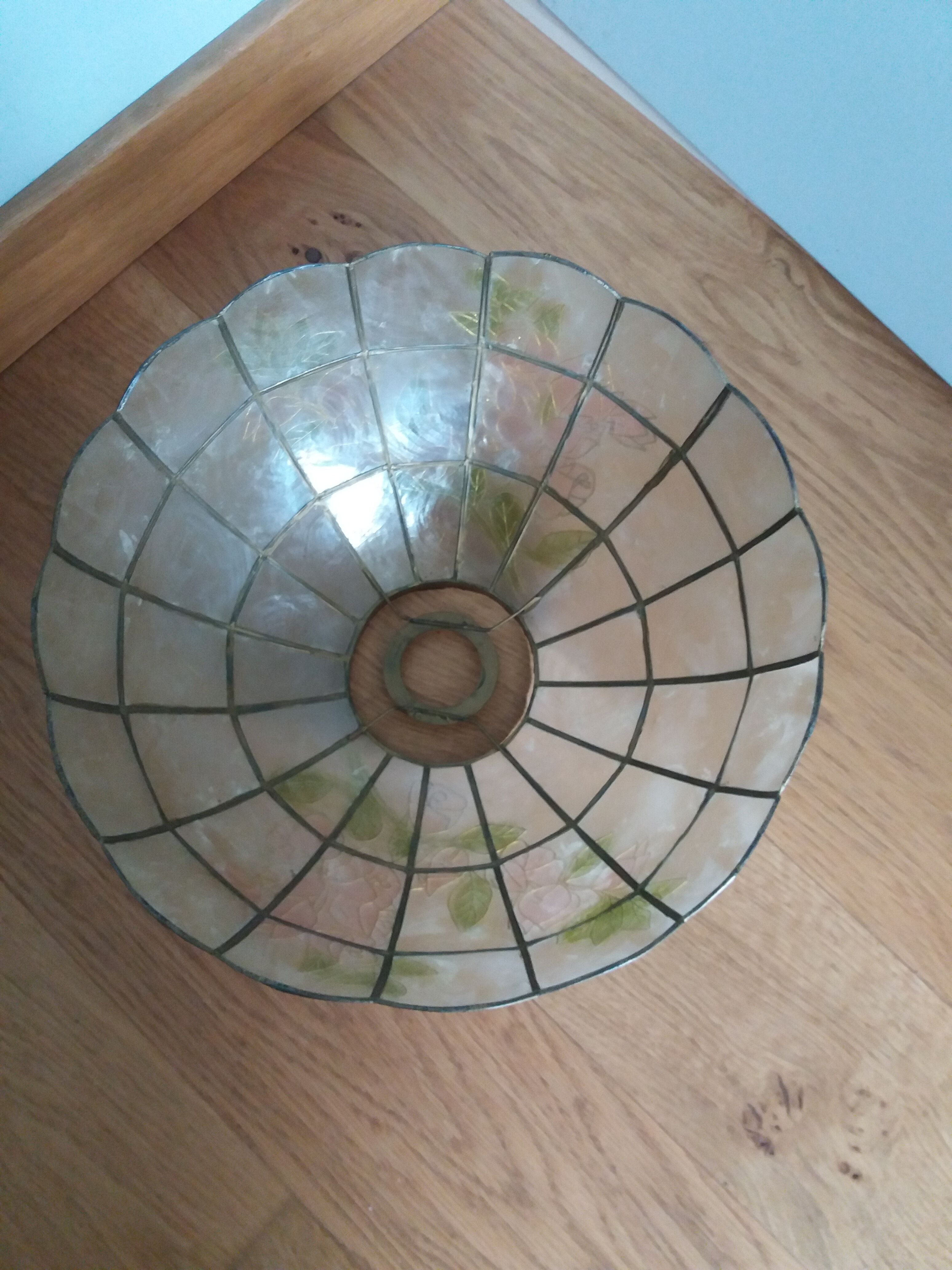 Mother-of-pearl abat day for suspension