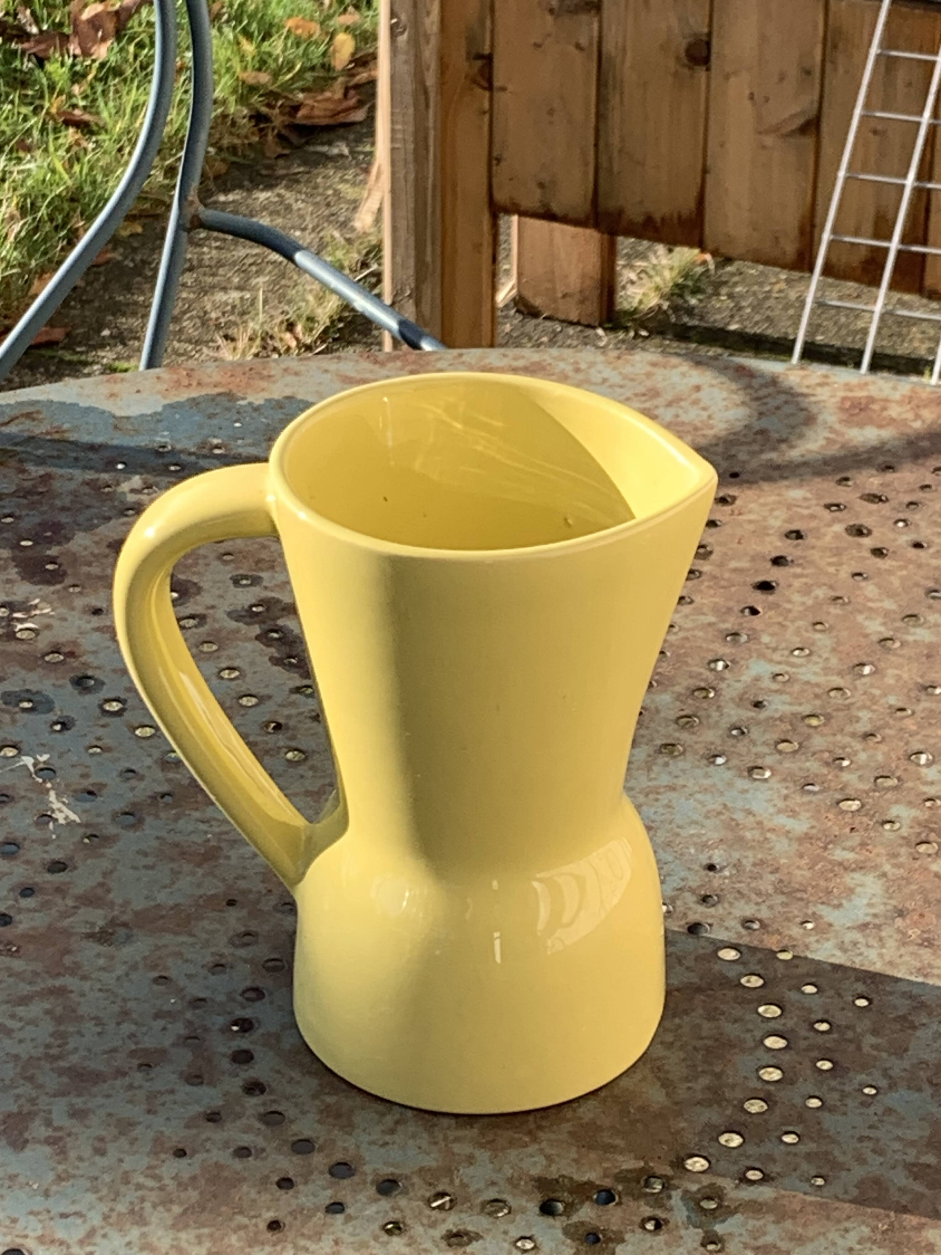Pichet, carafe en céramique jaune saint clément made in france, estampille et numerote vintage
