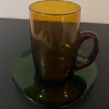 3 tasses ambrée et sous tasse vert