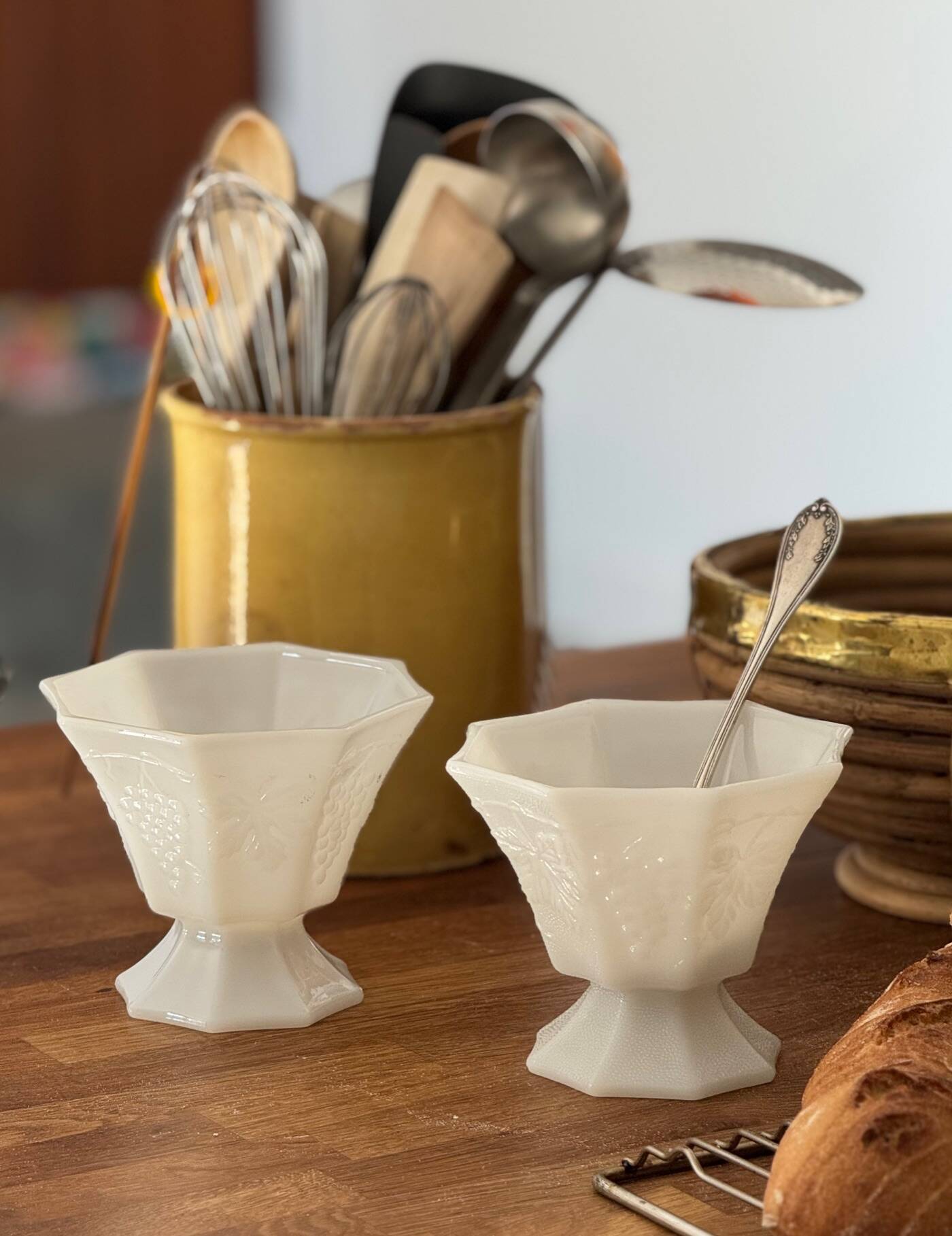 2 Opalines / Milk glass bowls
