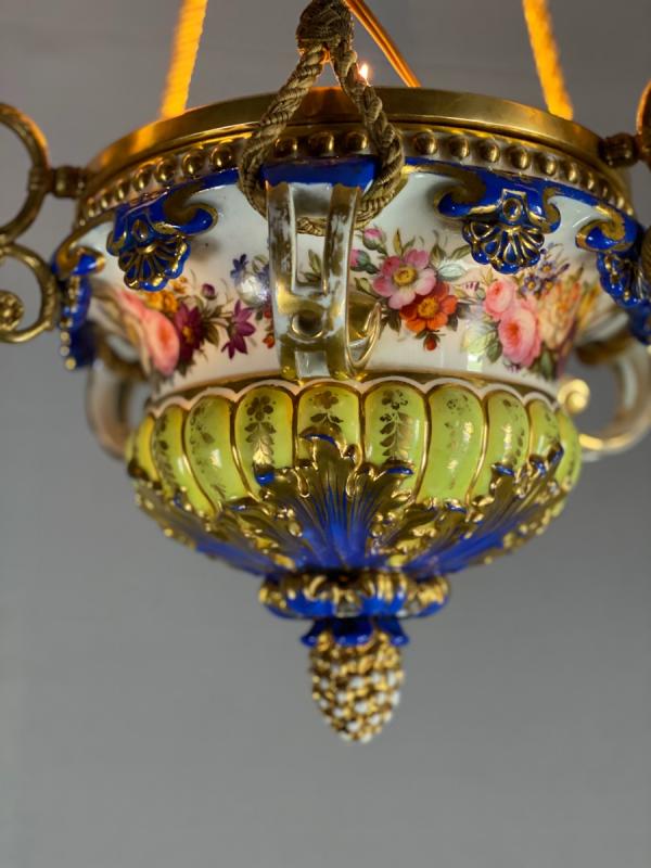 Porcelain lustre, three arms of light in bronze and golden copper, 19th century