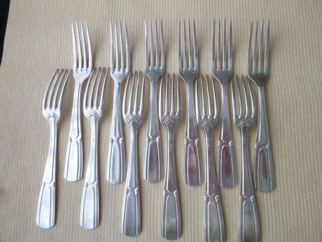 Ménagère 24 couverts de table métal argenté 84 G  SFAM