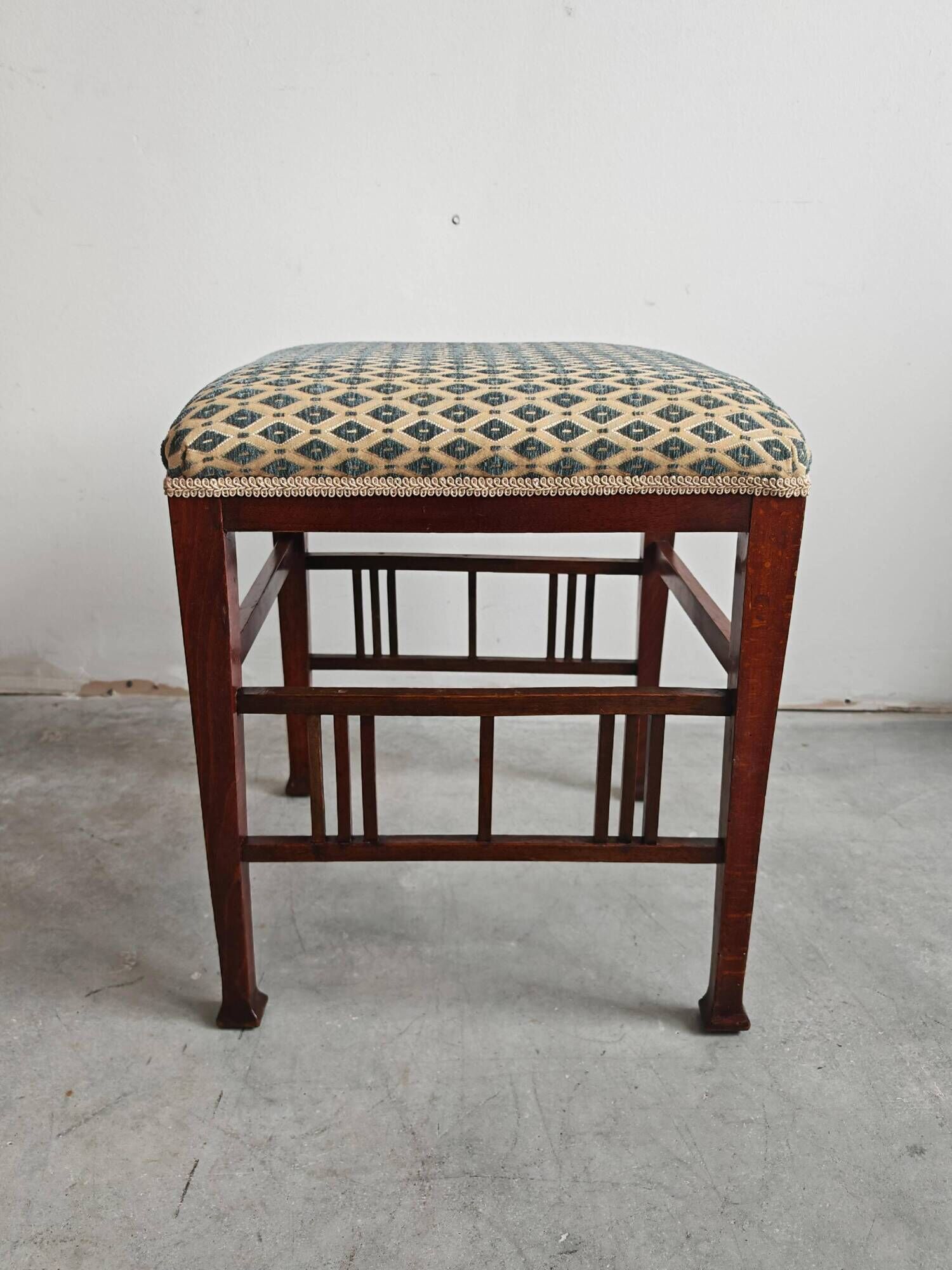 Jugendstil stool in beech and mahogany attributed to Otto Wagner, 1910s.