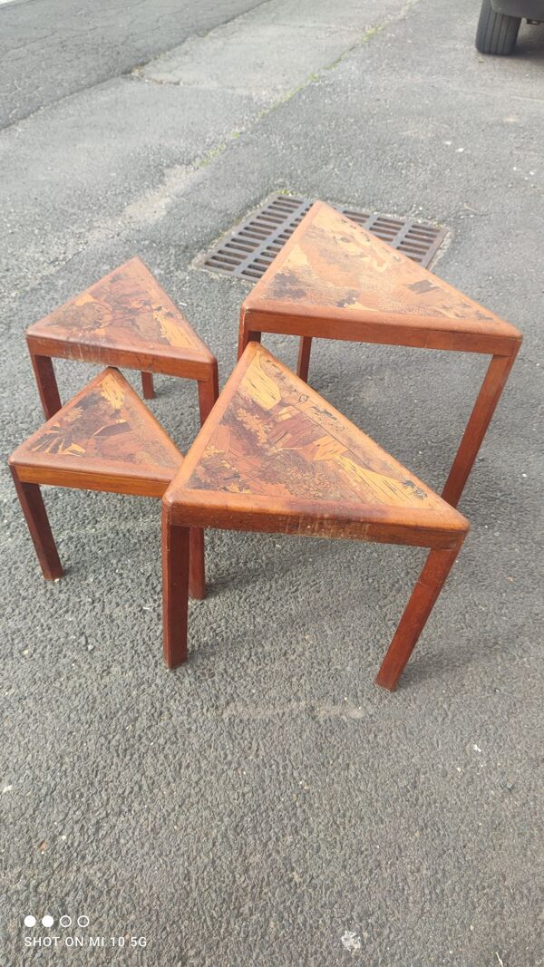 4 tables gigognes en palissandre massif et marqueterie asiatique