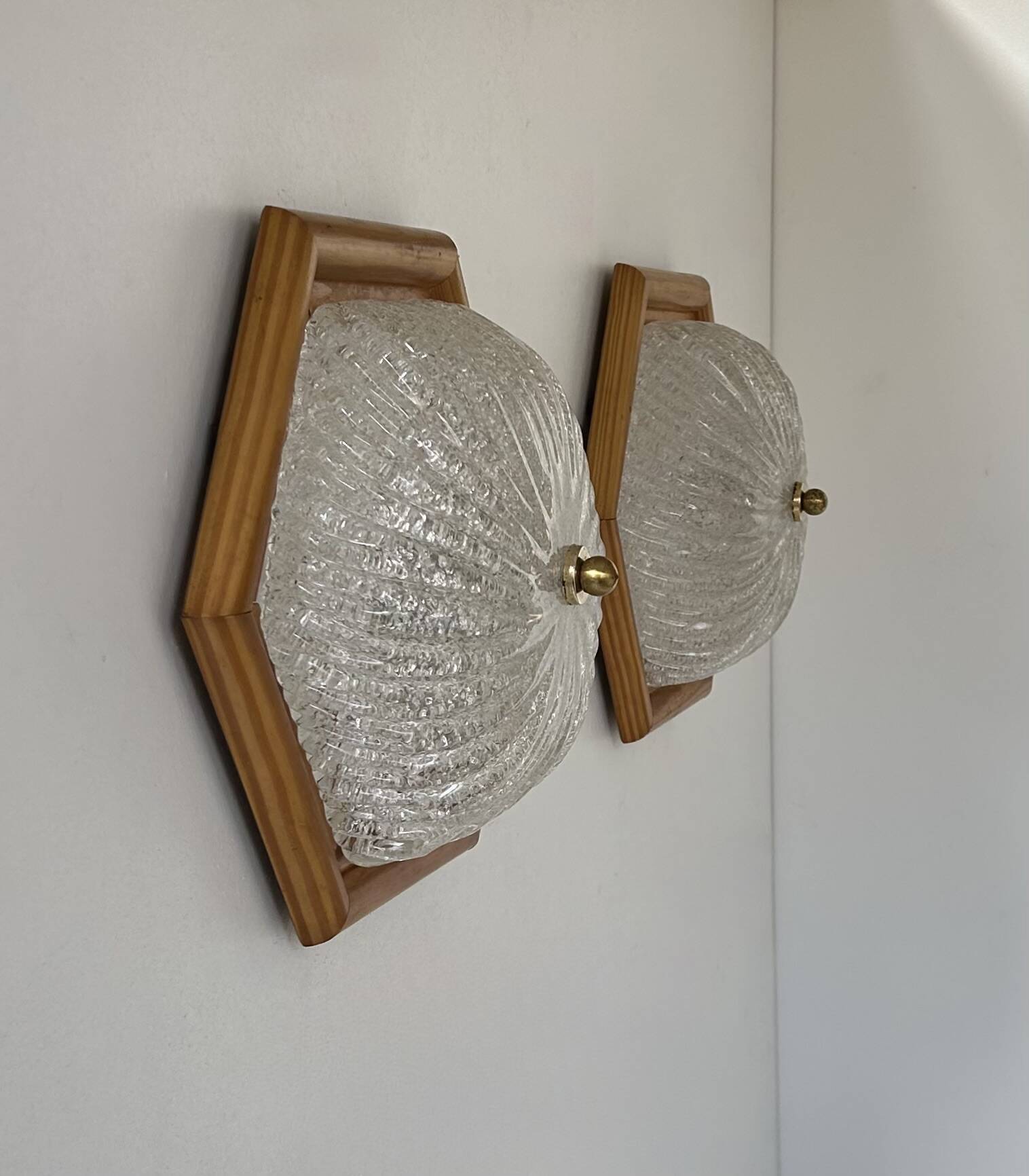 Pair of vintage wall lights, pine and Murano glass, Italy 1980