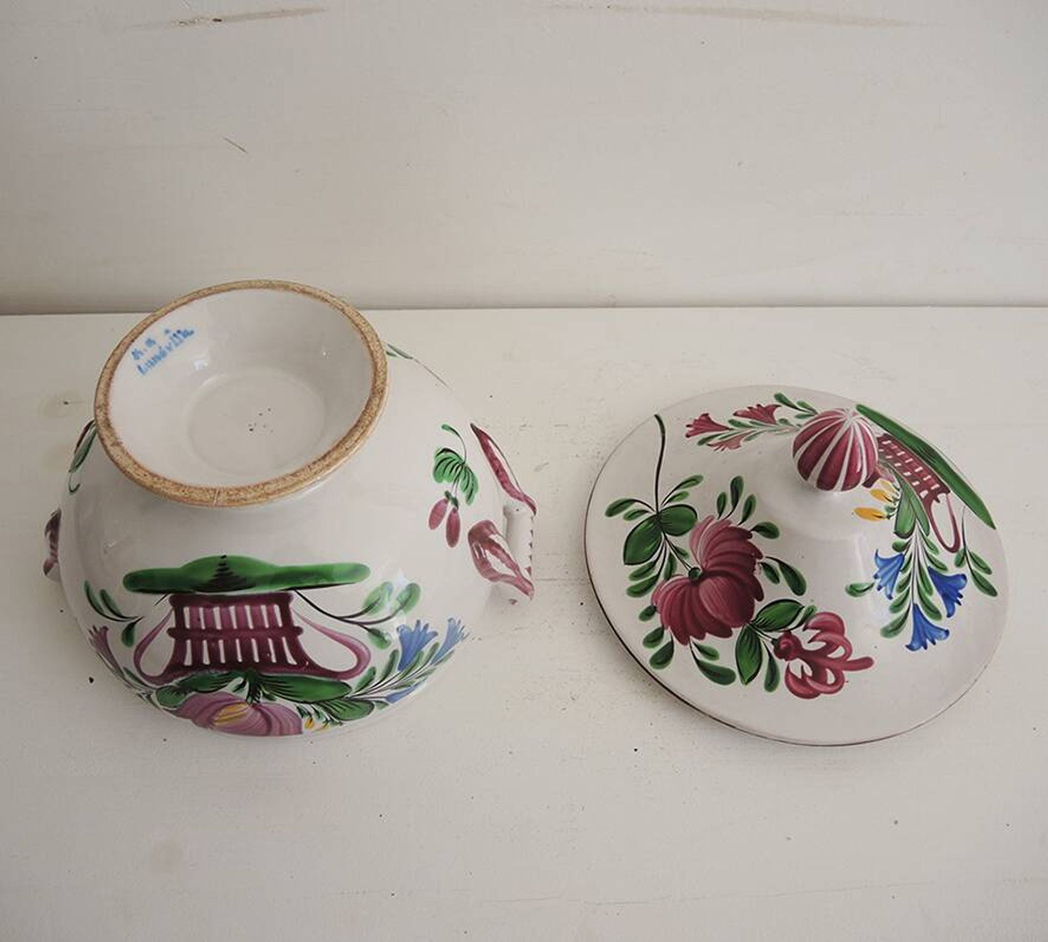 Ancienne soupière en céramique Lunéville
