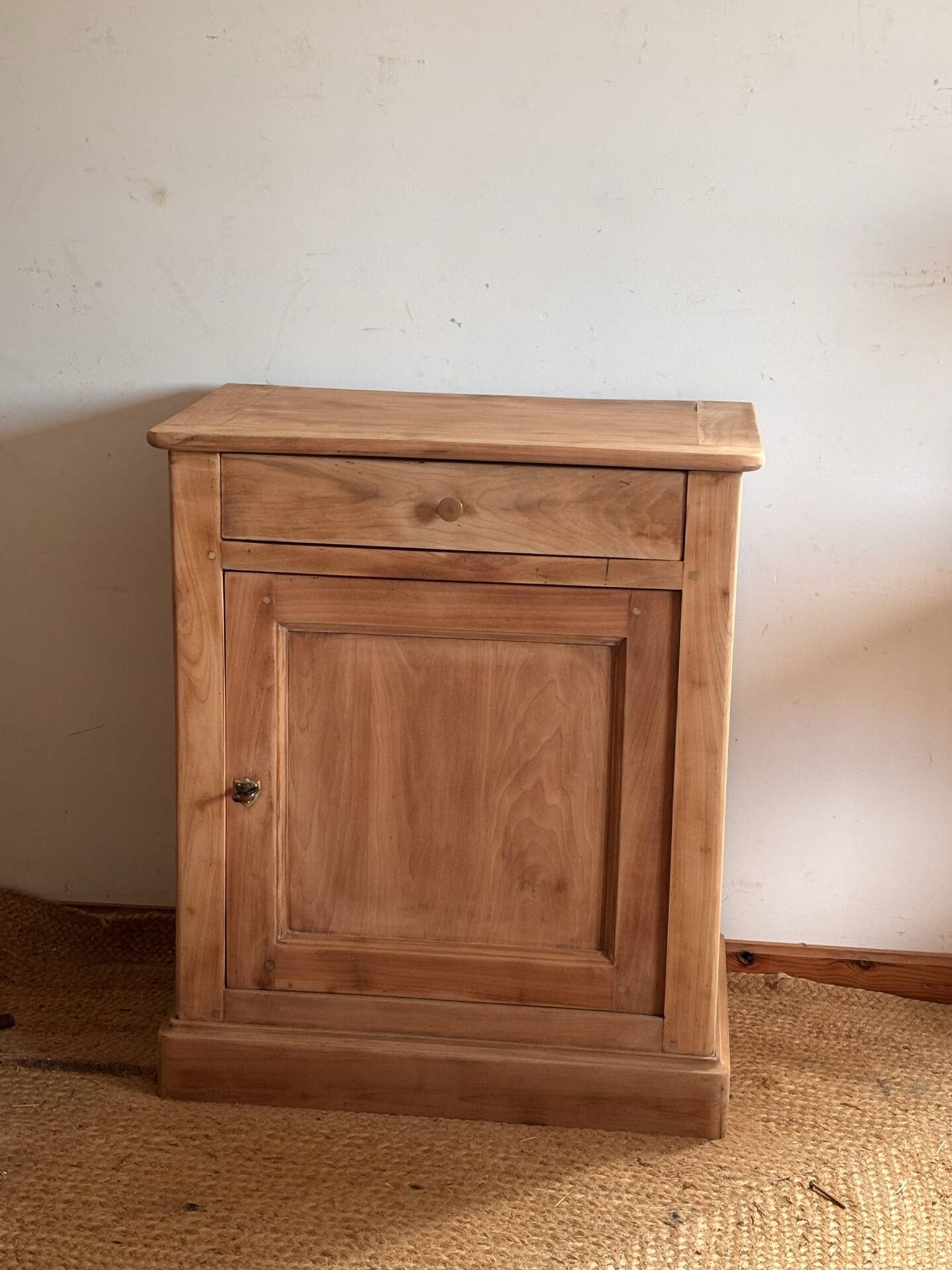 Buffet parisien 1 porte ancien - confiturier en bois massif brut