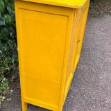 Yellow Parisian buffet