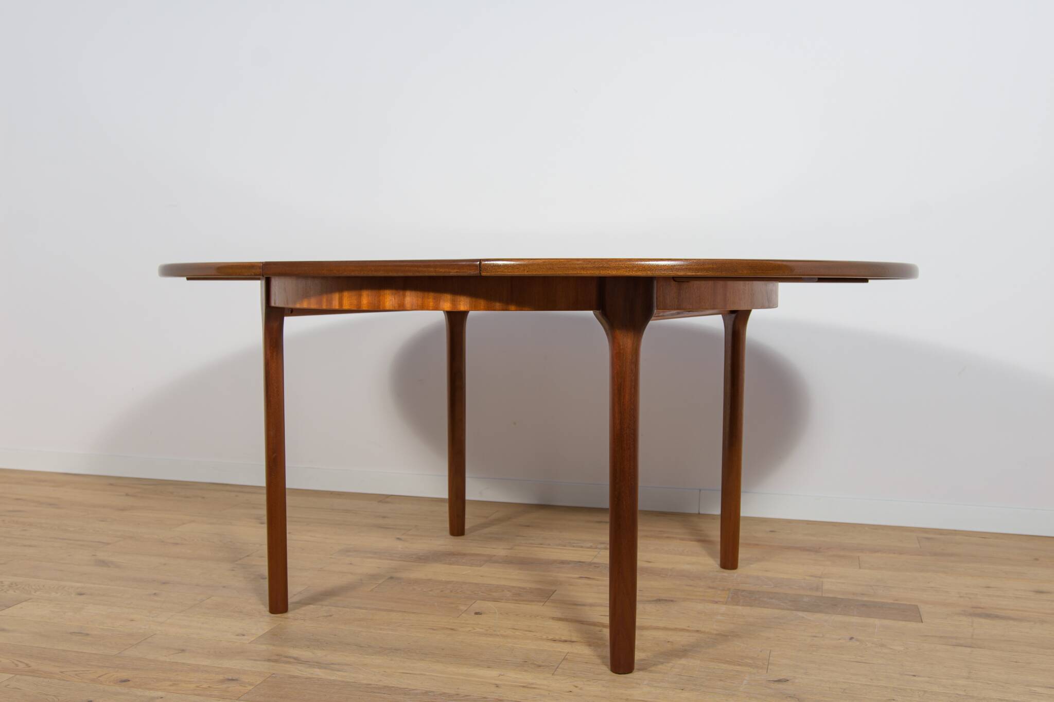 Mid-Century Round Extendable Dining Table from McIntosh, United Knigdom, 19