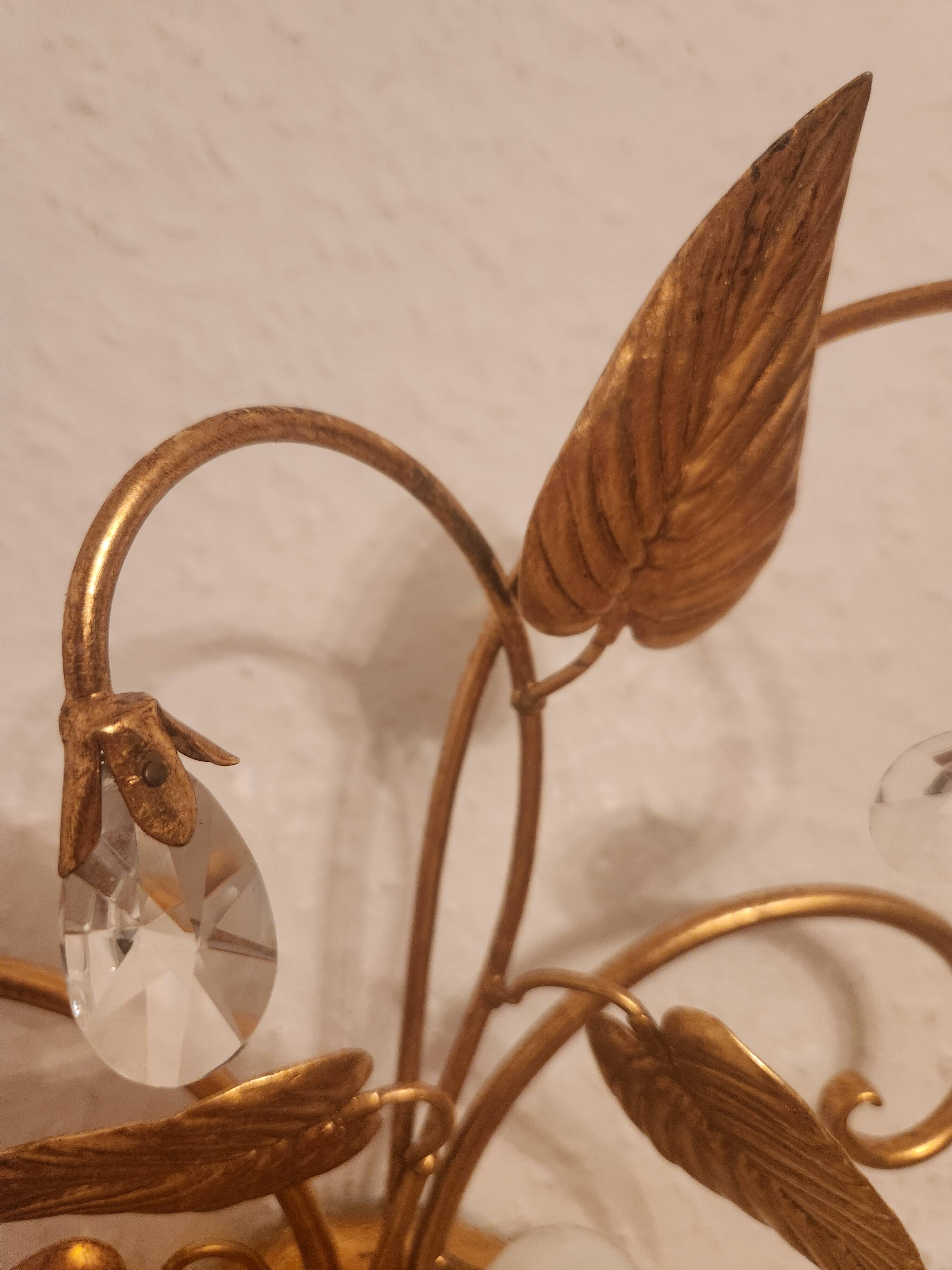 Shabby Wandlampe vergoldet Blattgold Kristallelemente Hollywood Regency 70s