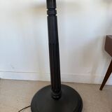 Lampadaire vintage en bois patiné noir et abat-jour rayé