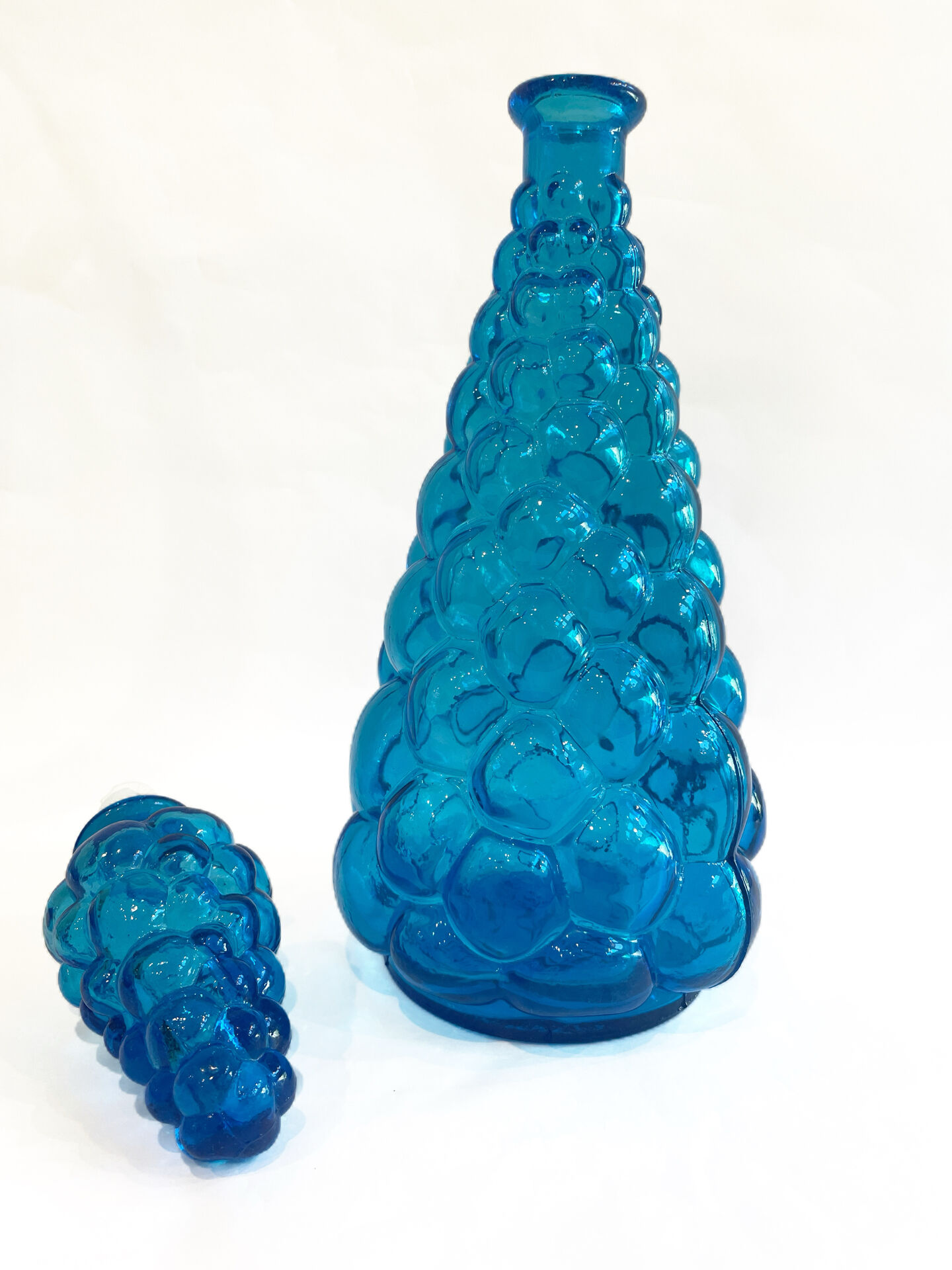 Grande carafe vintage en verre bleu piscine