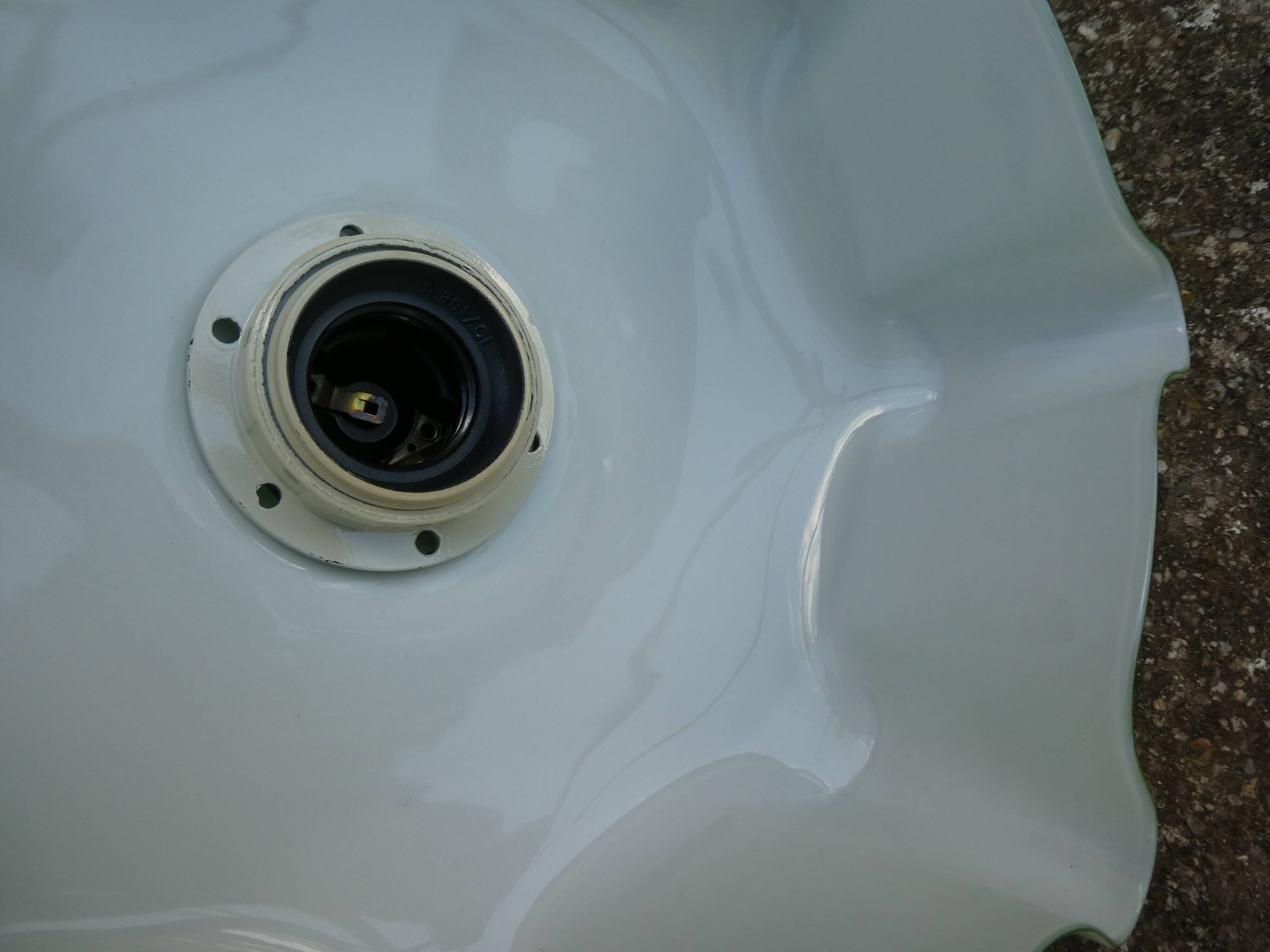 Suspension of old lampshade in opaline mint
