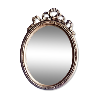 Knot locket mirror