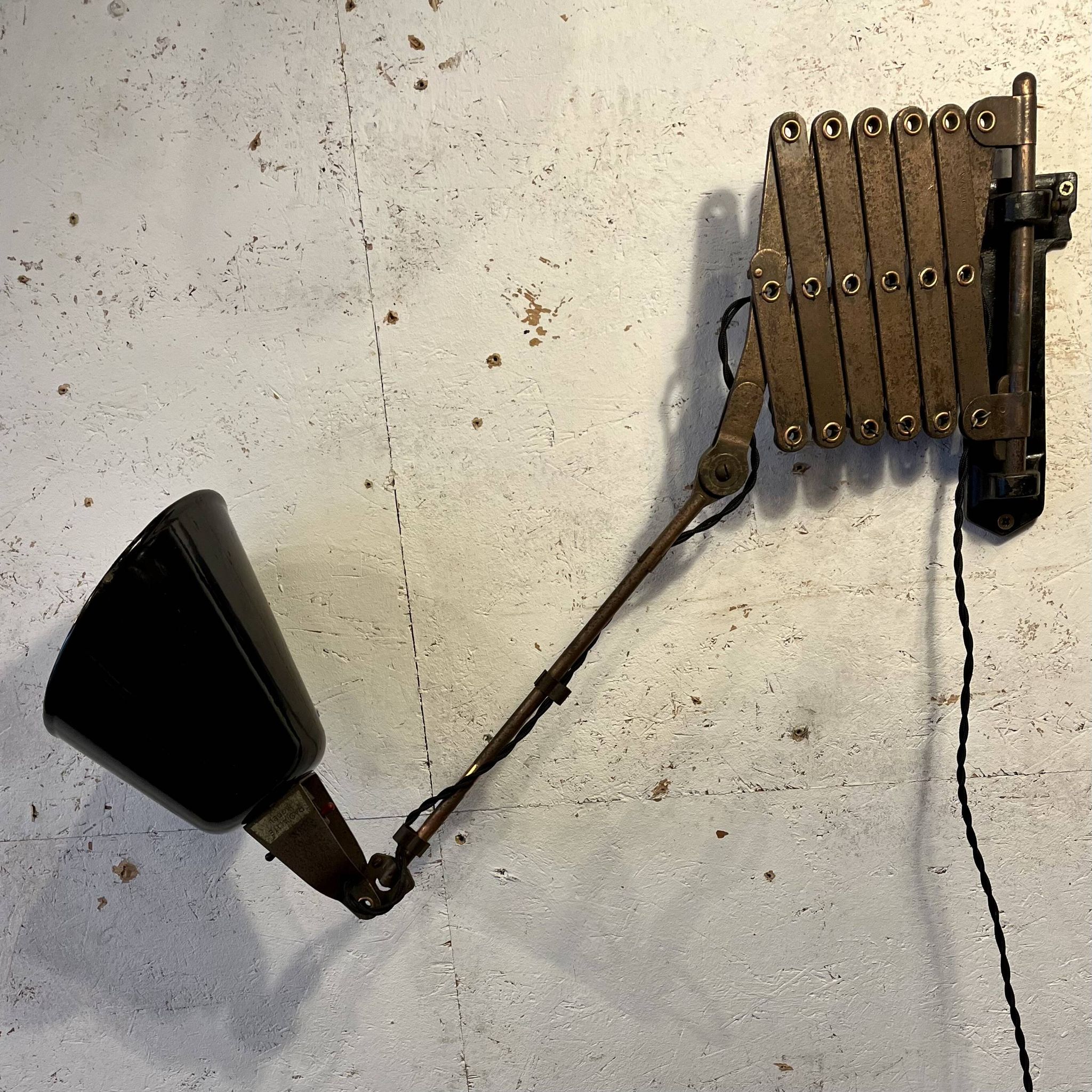 Rare English "Walligraph" accordion lamp, "Radialite" model, 1930s