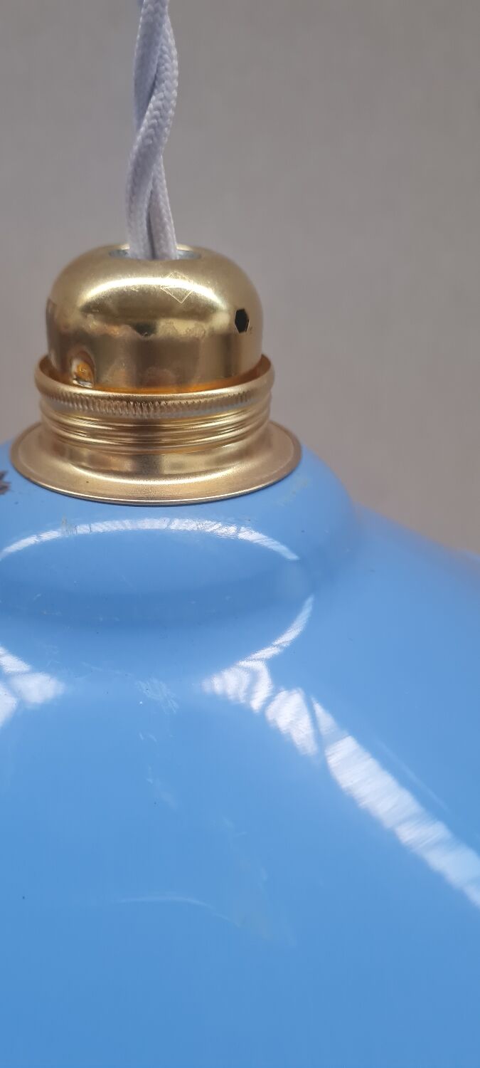 Enamelled sheet metal pendant light