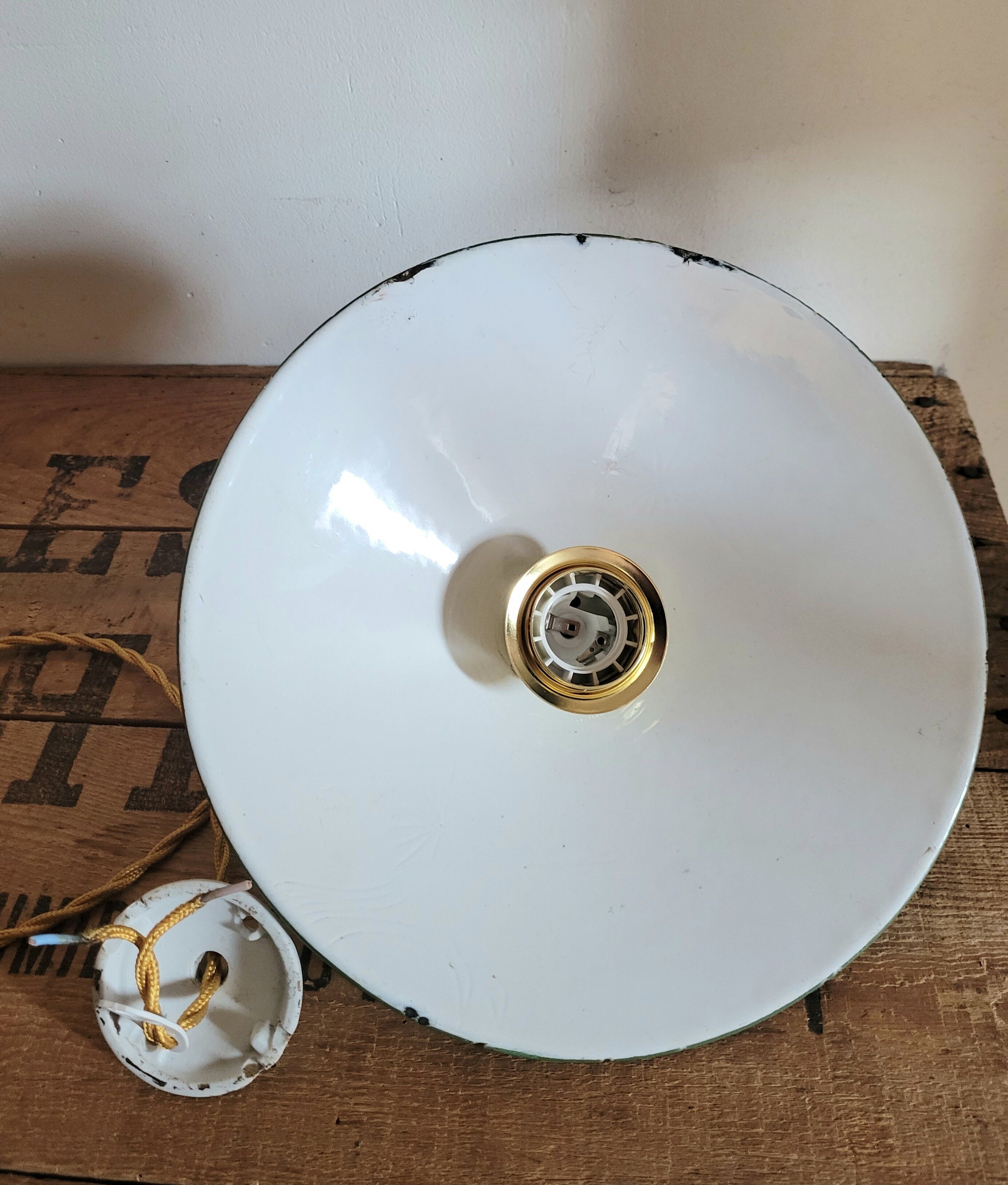 Green enamelled suspension