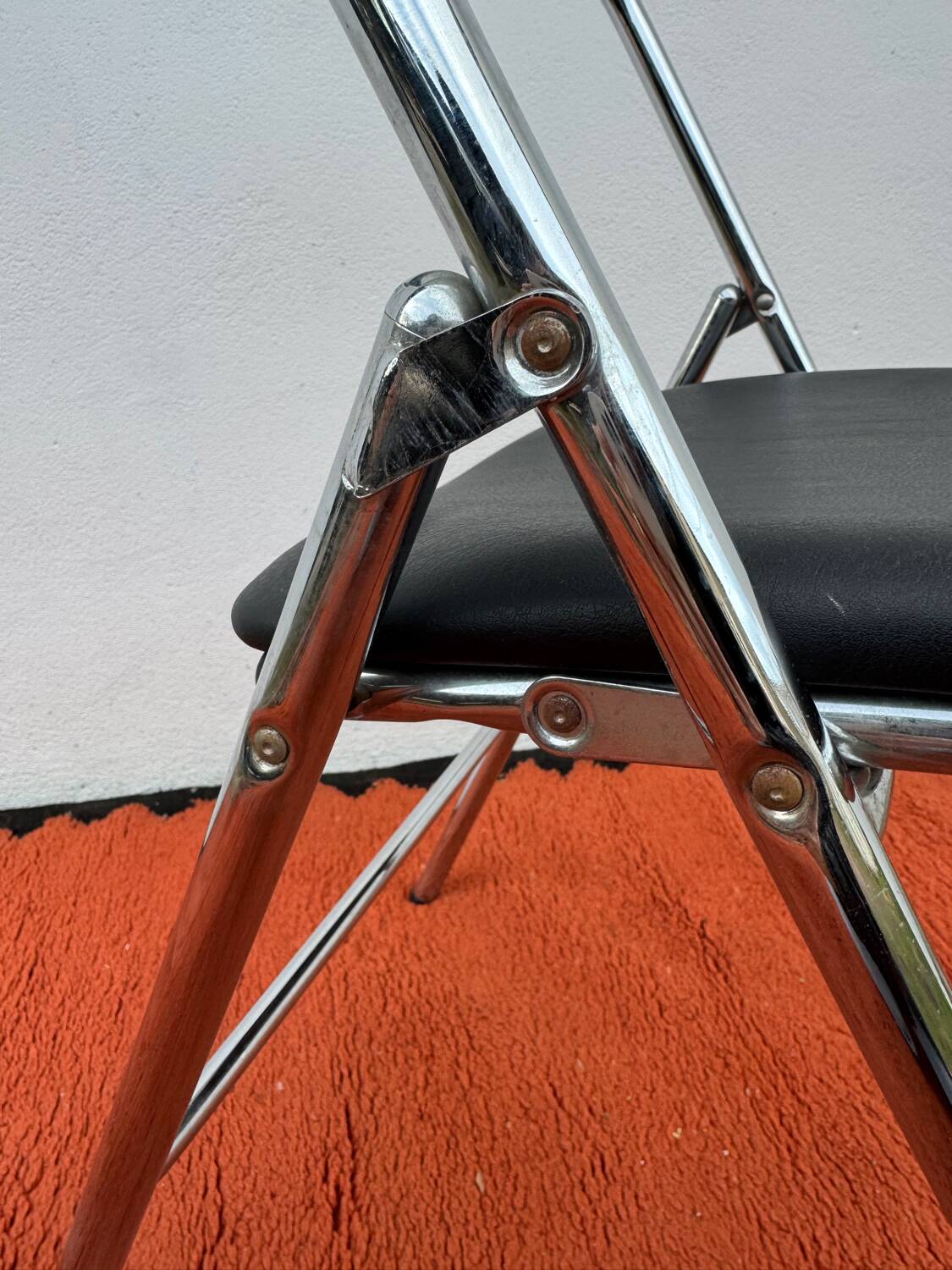 Chrome folding chair Souvignet from the 1970s