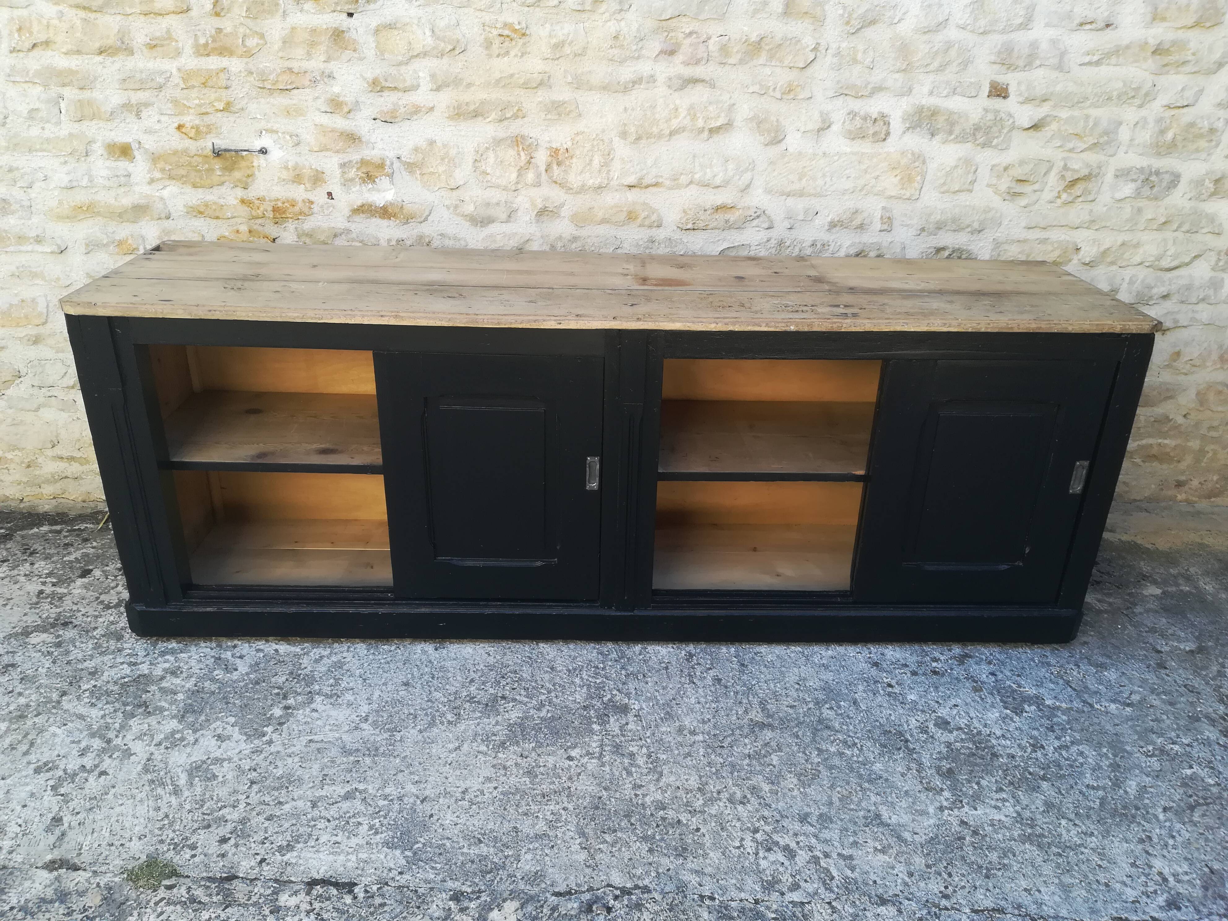 Counter 4 sliding doors