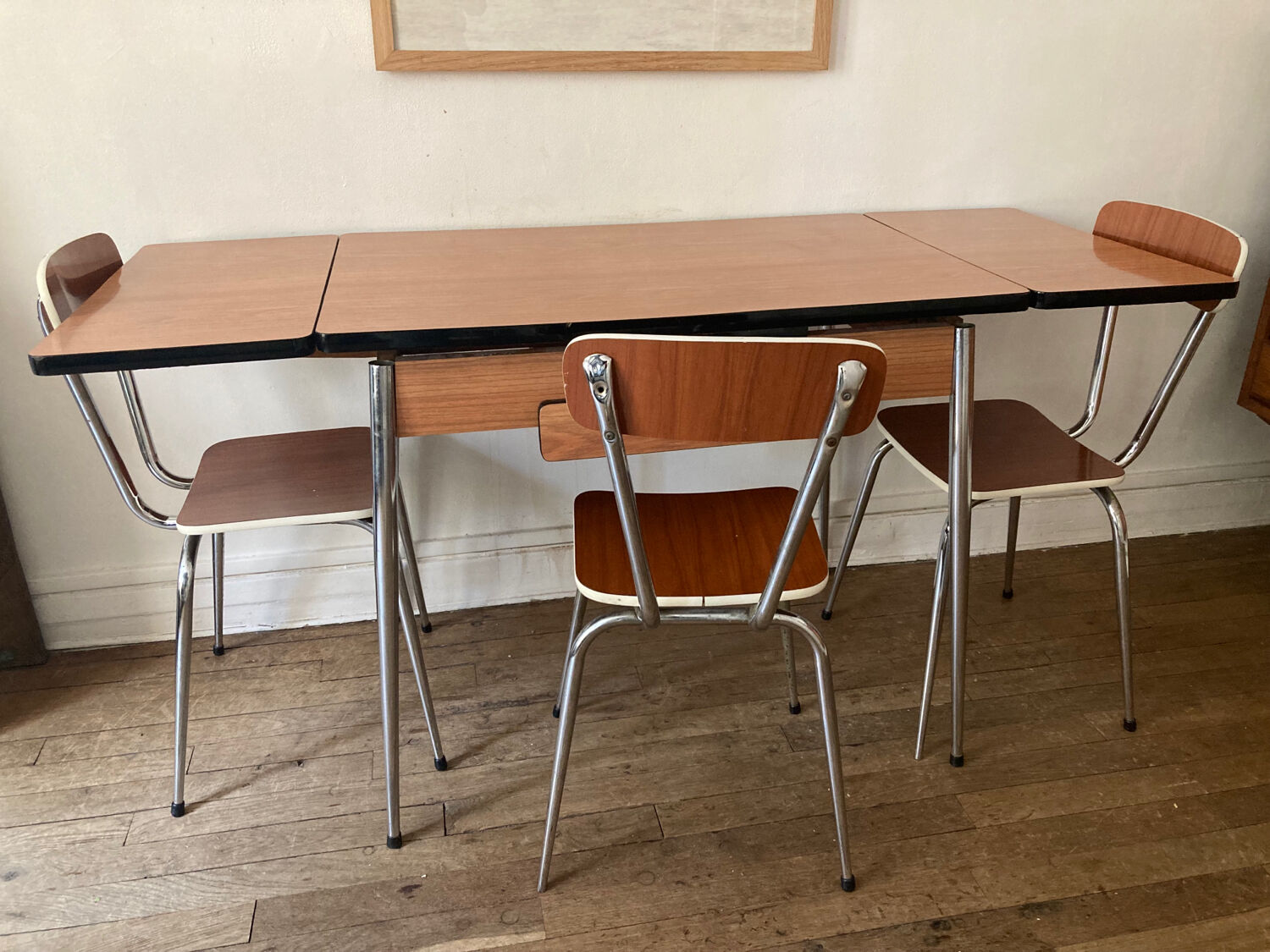 Table en formica and 3 chairs