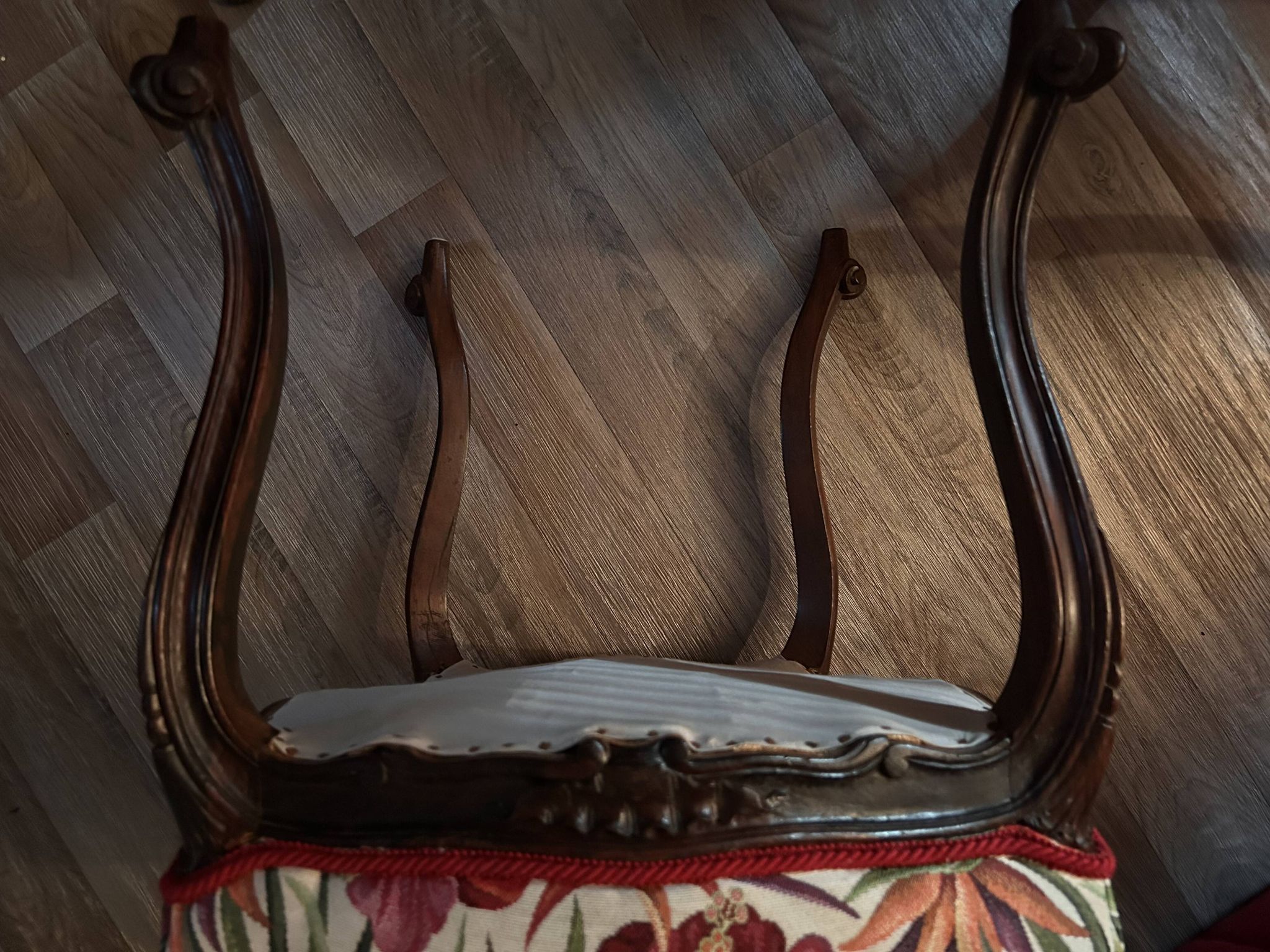 Chaises anciennes en noyer