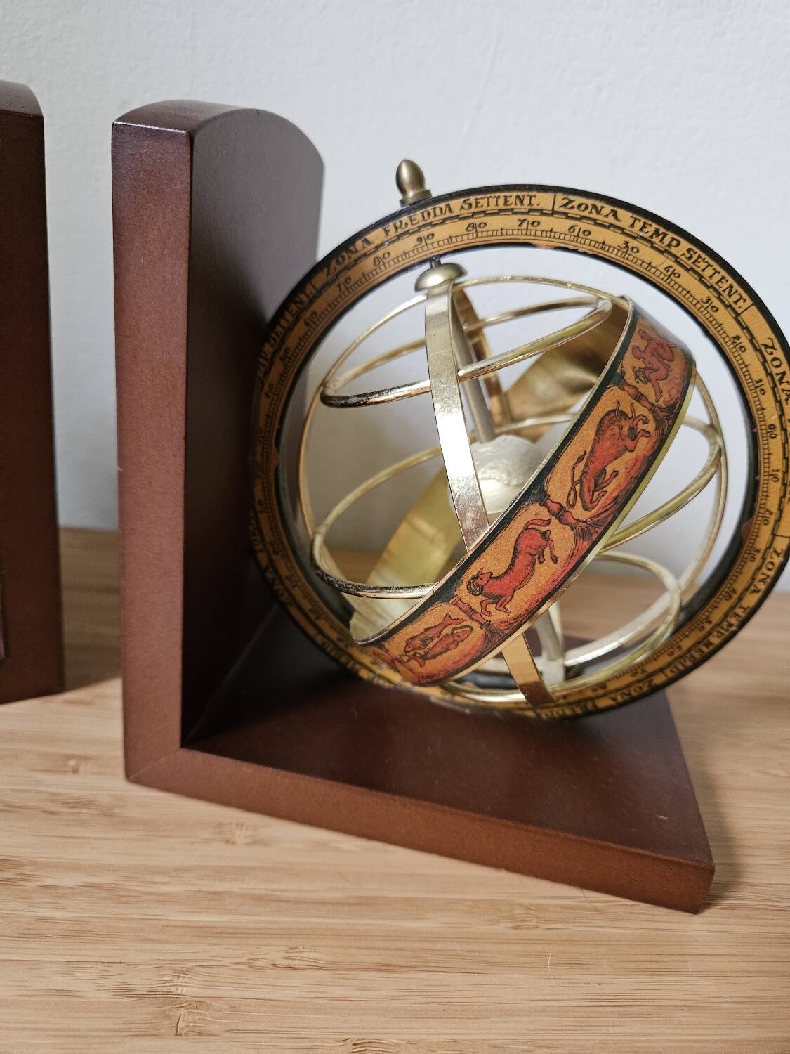Sphere bookend