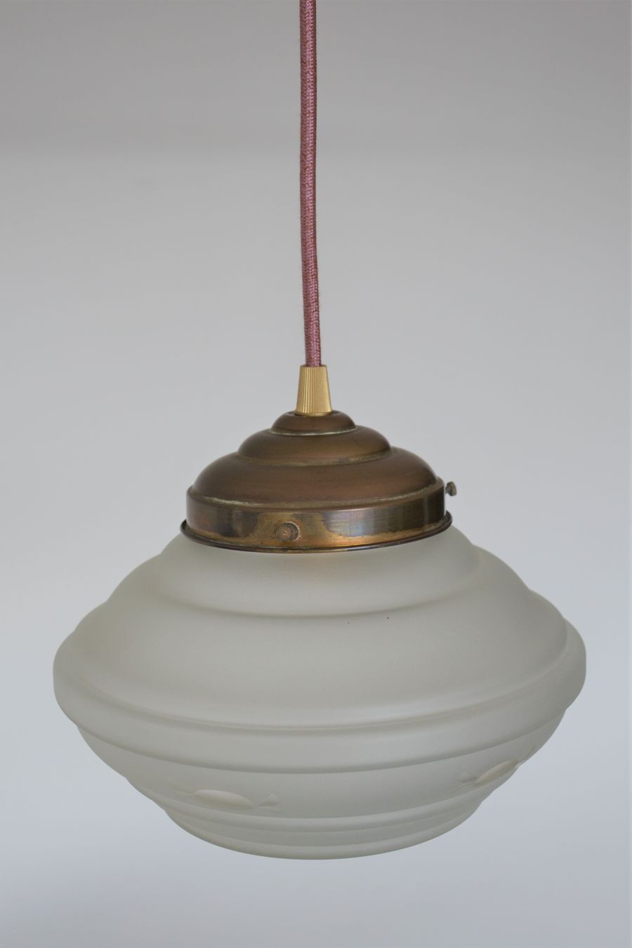 Engraved glass globe pendant lamp