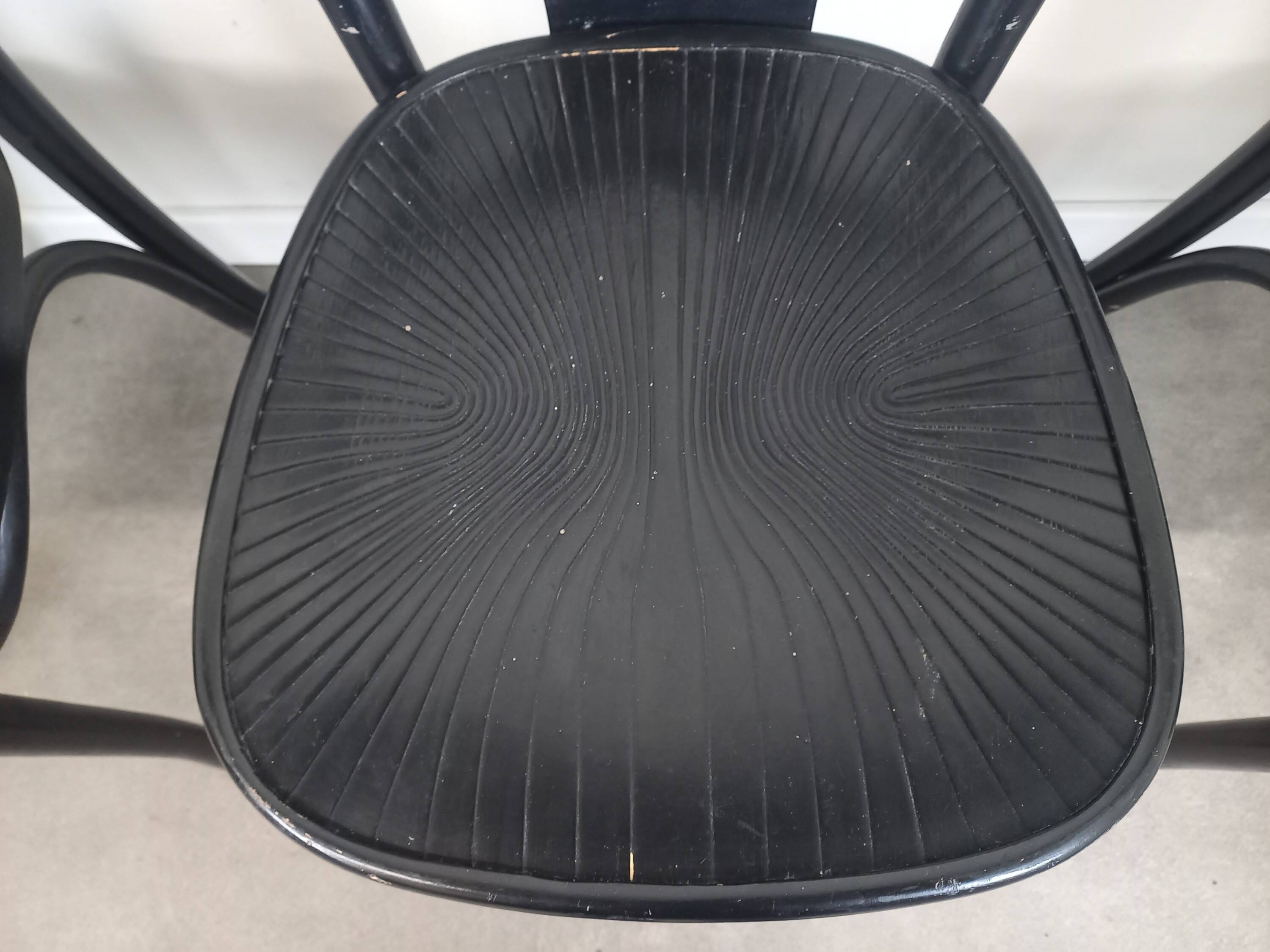 4 chaises bistrot noires