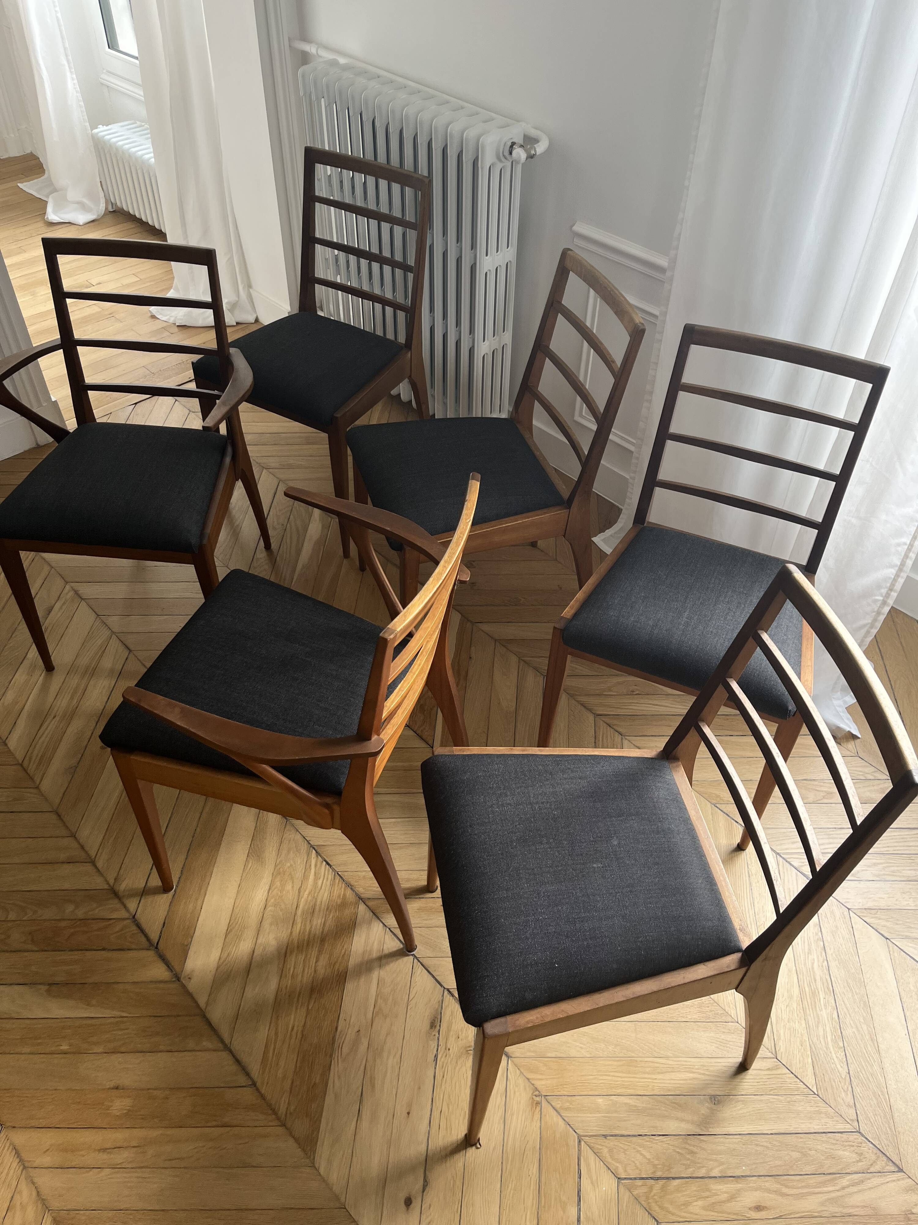 4 chairs and 2 armchairs McIntosh mid-century modern teak Kvadrat