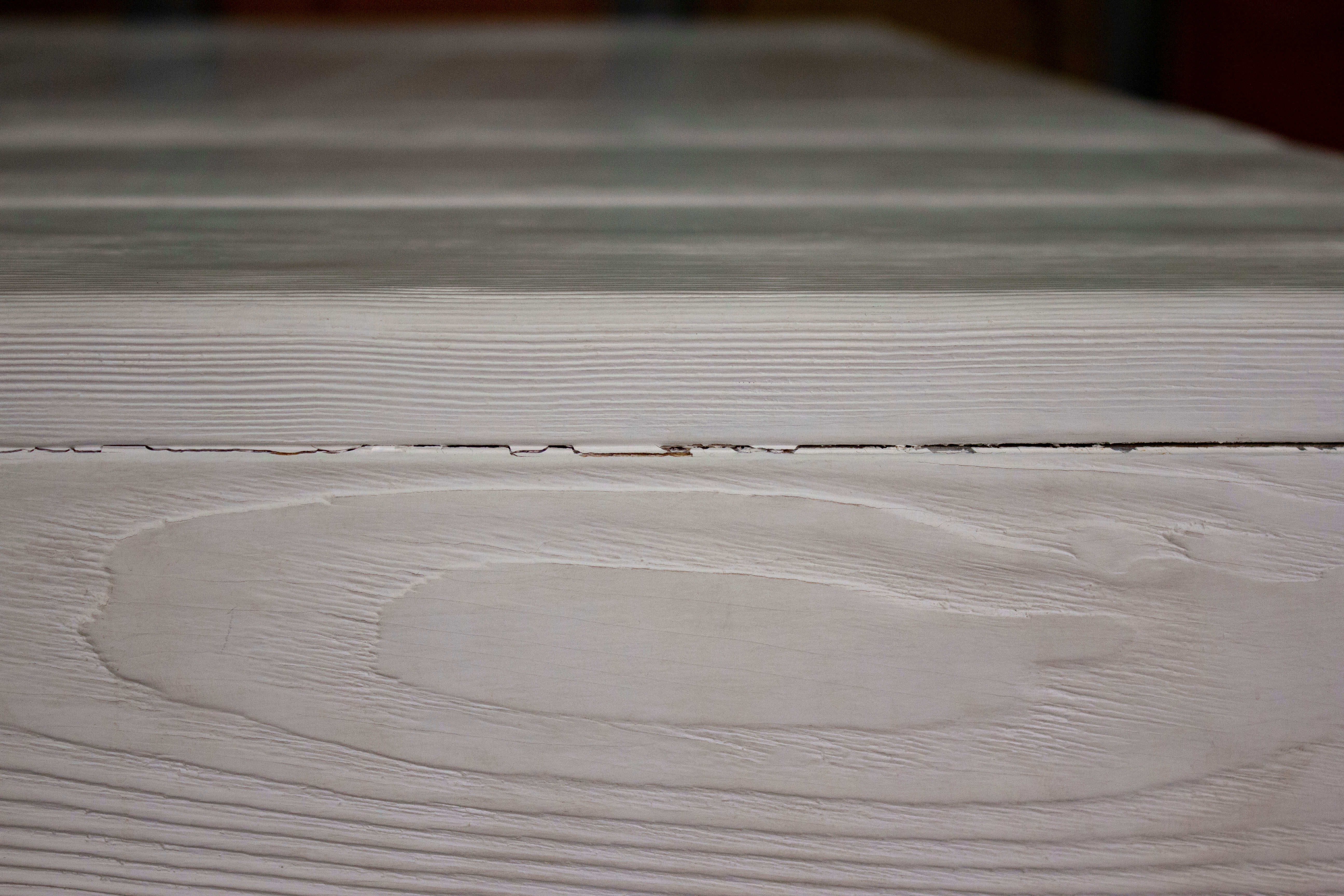 White fir table manufactured by Maxvintage sas