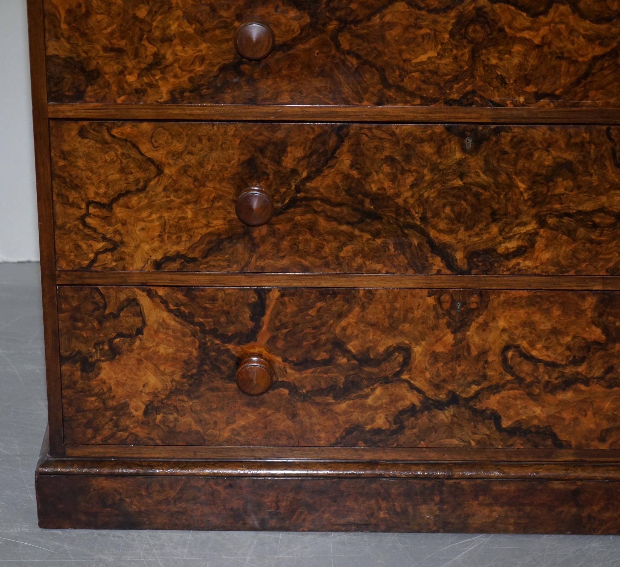 Commode militaire Howard & Son 1881 par Sir C Pigott