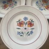 Set of 8 St Amand plates
