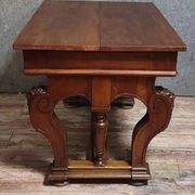 Table de milieu en noyer sculpté – Style Néo-Renaissance – XIXe siècle