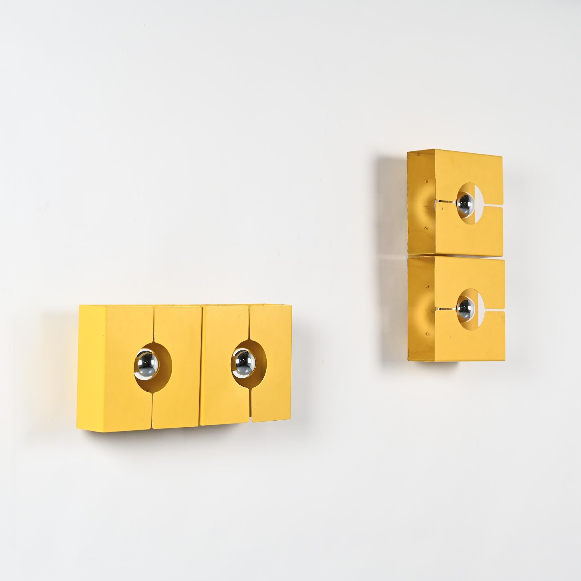 Wall light model 2091/2 by Pierre Disderot, circa 1960.