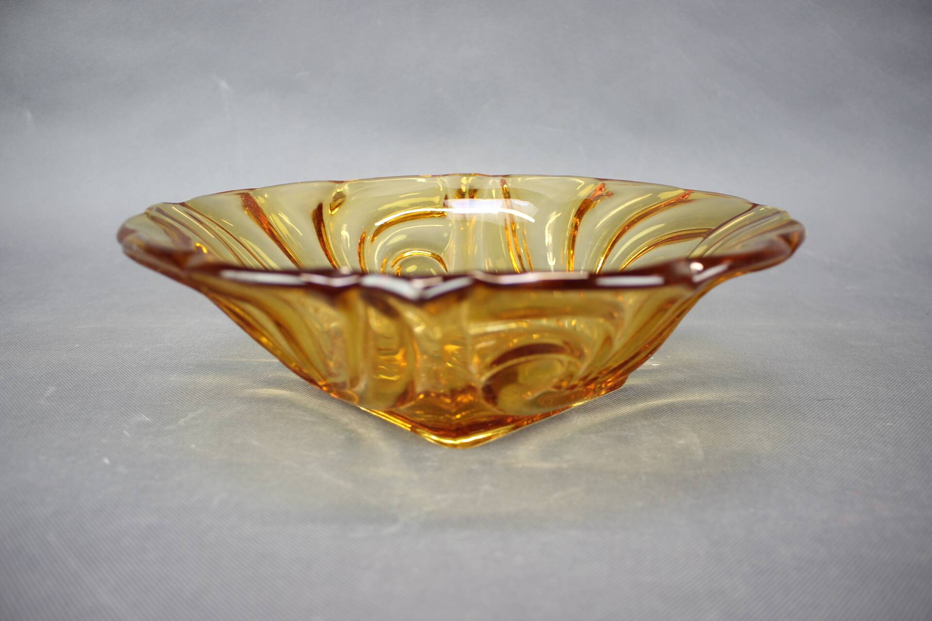 Decorative bullicante glass bowl from Murano, amber by Galliano Ferro from the mid-century, 1960s.