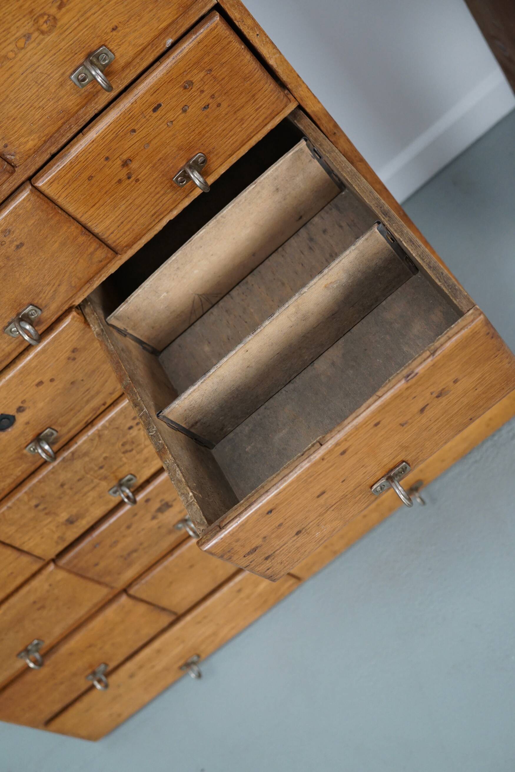 Armoire d'apothicaire vintage allemande en pin et chêne, années 1950
