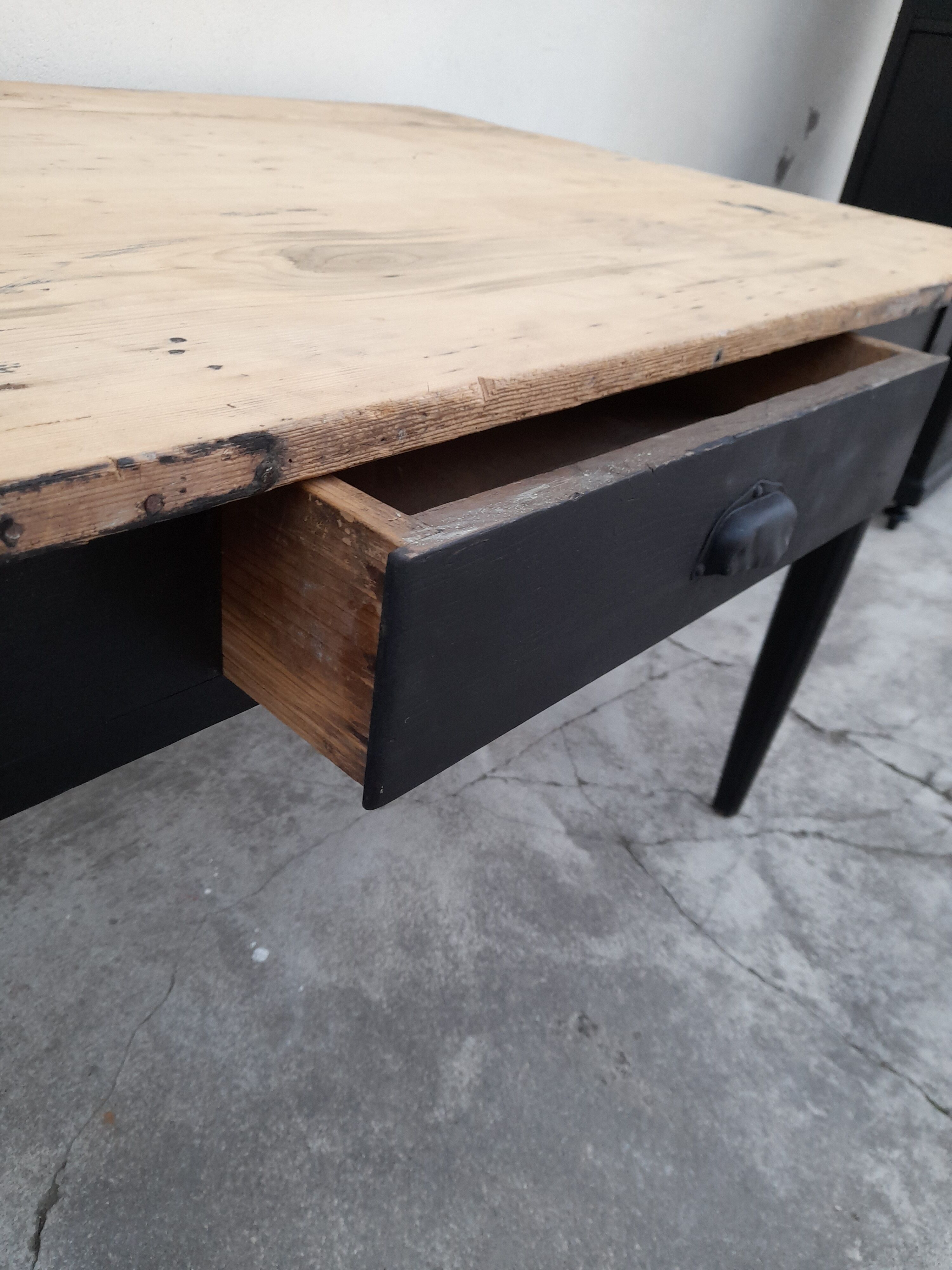 Table de ferme ancienne patiné noir -1m30