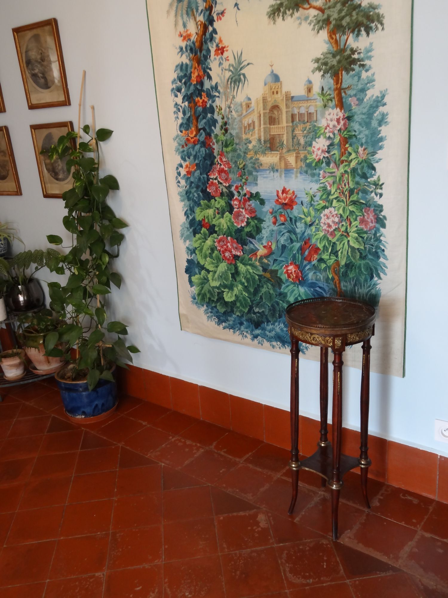 Saddle or pedestal table Napoleon III, marble and varnished wood base Ø30 x 82 cm