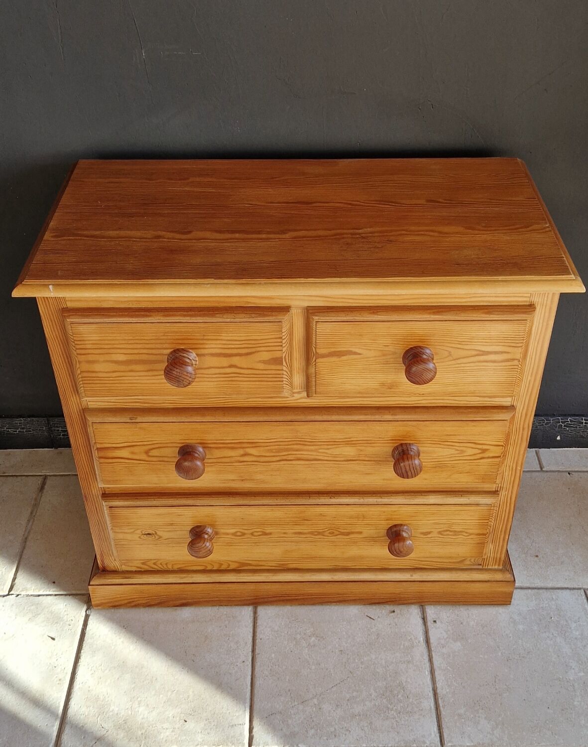 Pine chest of drawers