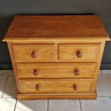 Pine chest of drawers