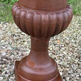 Médicis cast iron vases (the pair) Height 74 cm