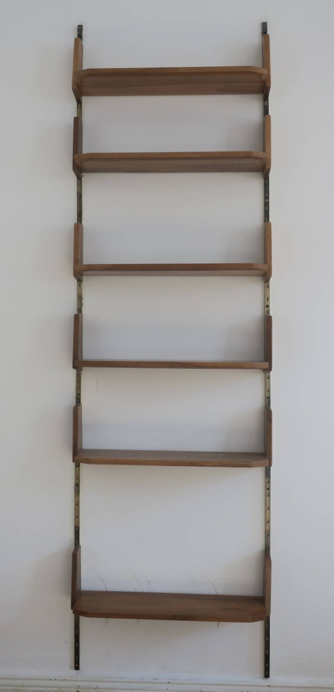 Art Deco modular wall shelf on brass brackets, 1920-30
