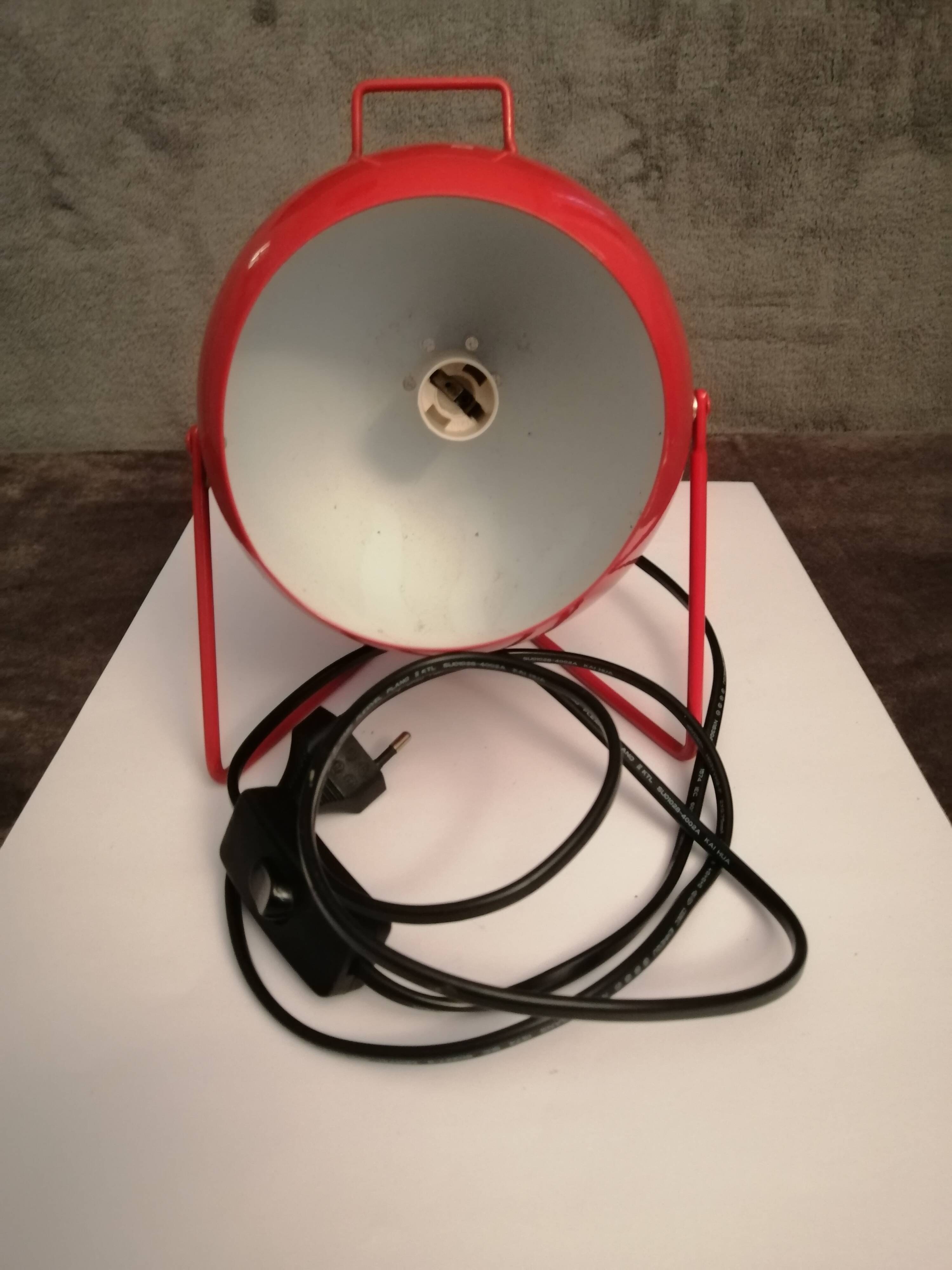 Table or wall lamp round in vintage red metal