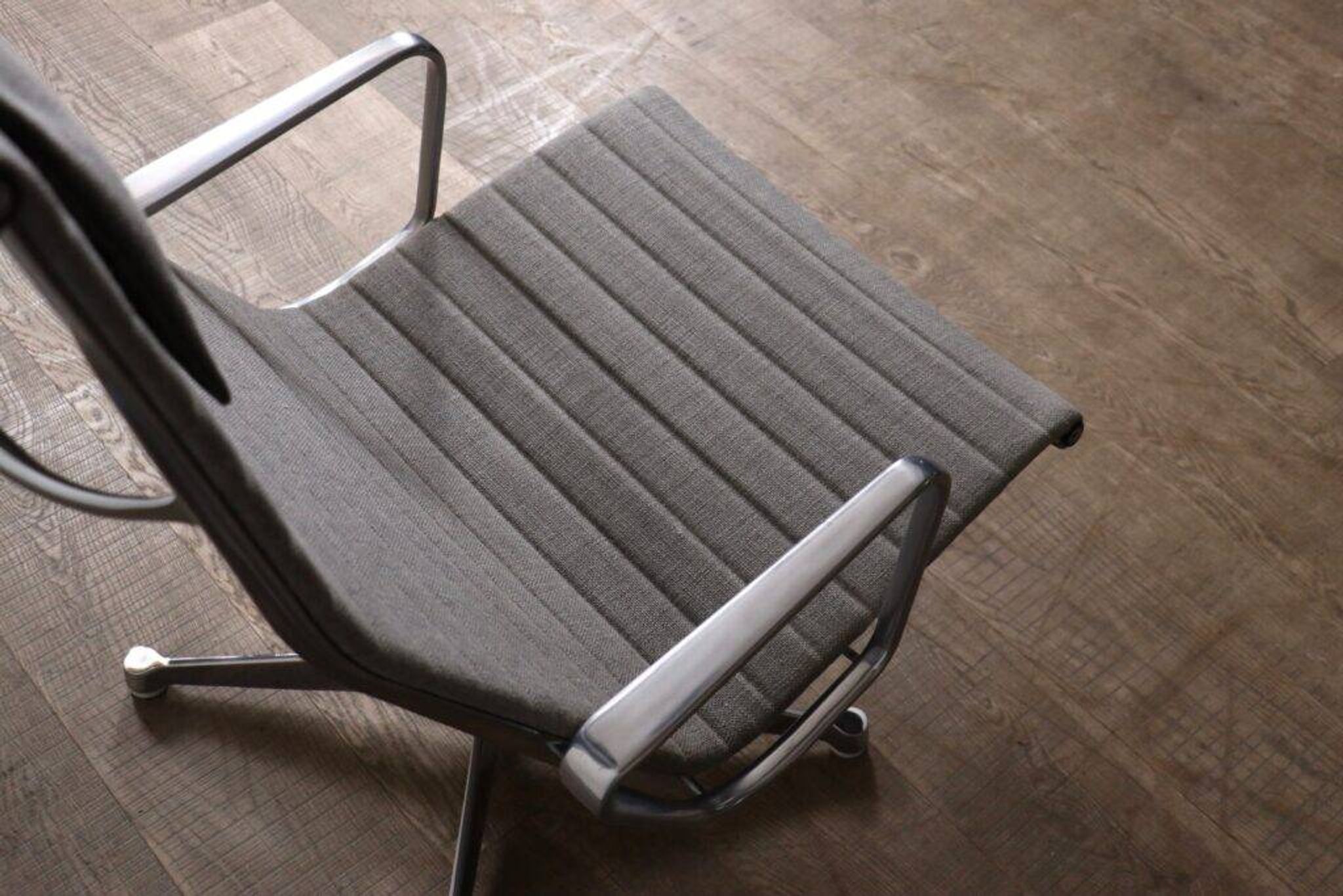 Early edition Eames EA124 Aluminium Group lounge chair by Herman Miller, 1970s
